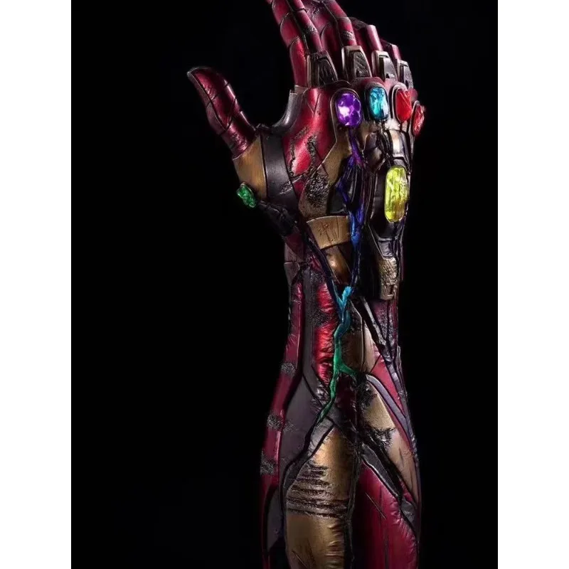 Figurka Marvel Comics Iron Man Rękawica Nieskończoności Świecąca Żywica Model Anime Ozdoby na Biurko Prezenty Świąteczne Zabawki dla Dzieci