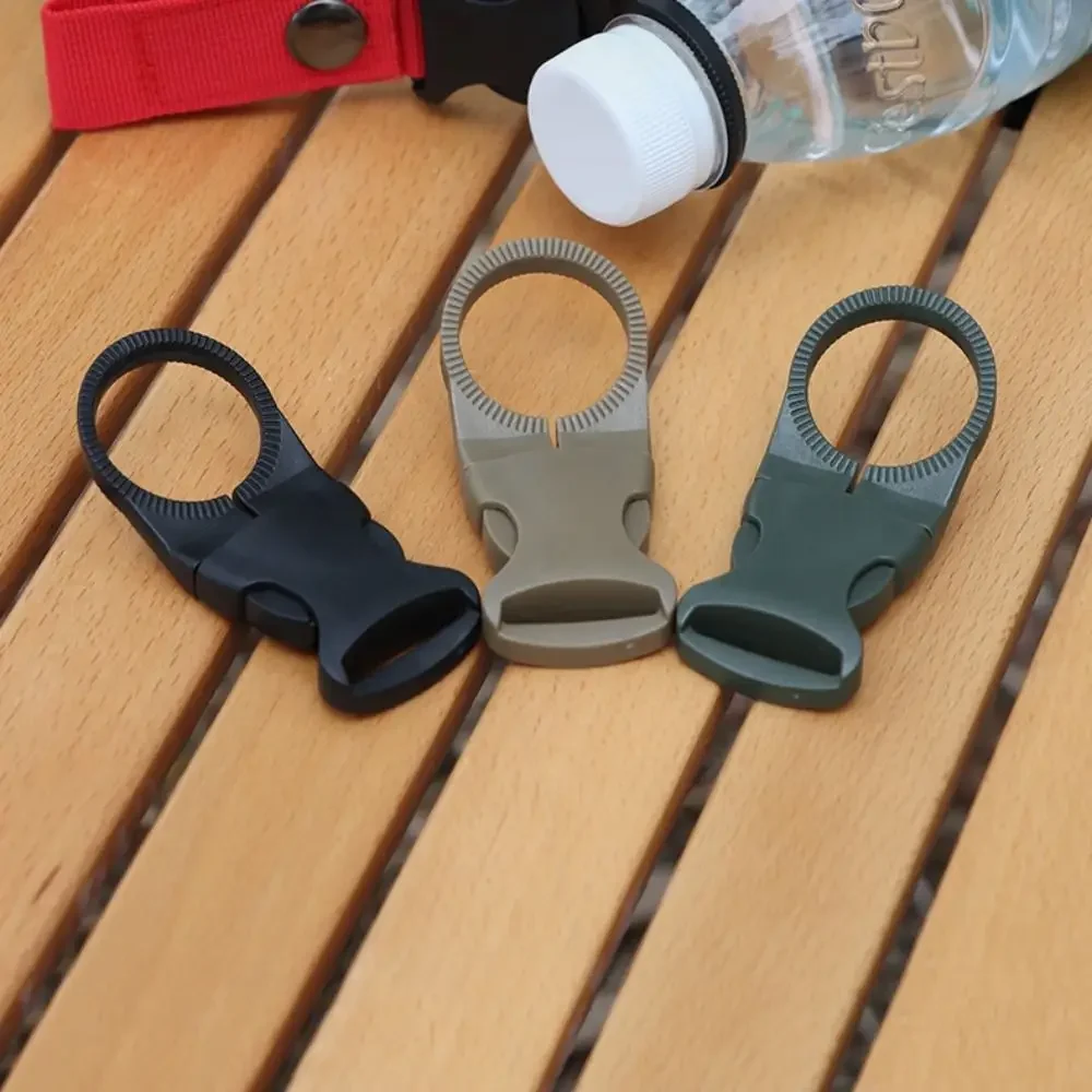 Портативный-пластиковый-держатель-для-бутылки-с-водой-черный-хаки-зеленый-многофункциональный-крючок-для-чайника-пряжка-для-чашки-с-водой-пеший-туризм-кемпинг