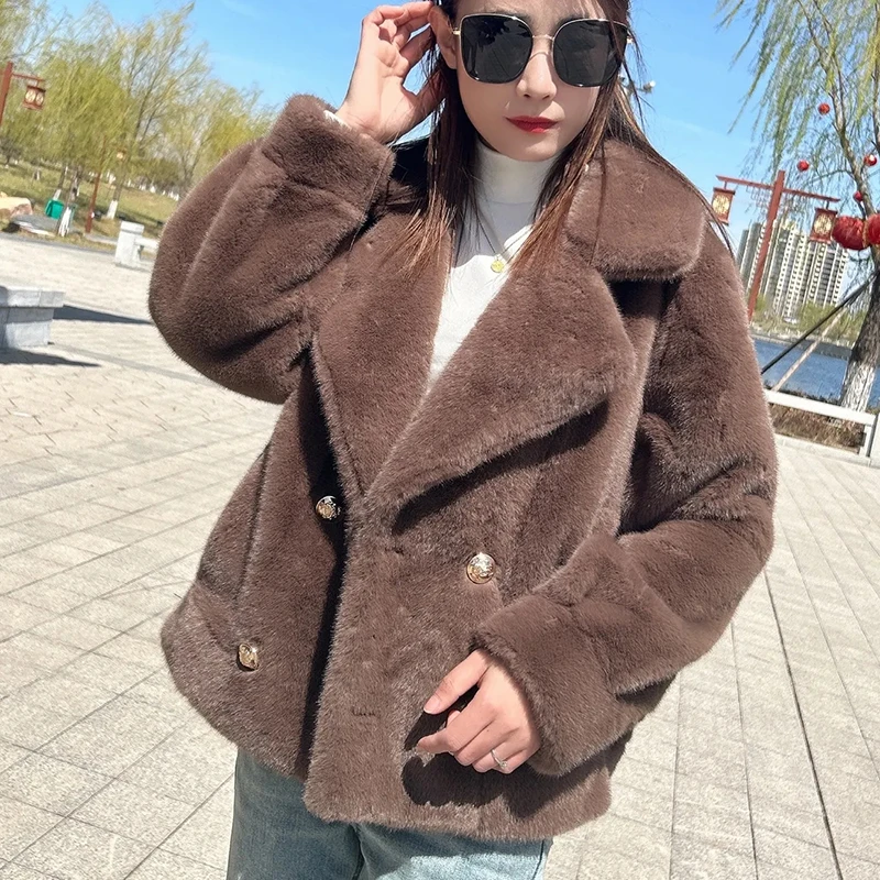 เสื้อโค้ทหนานุ่มสำหรับฤดูหนาว สไตล์หรูหราสำหรับผู้หญิง ผ้ากำมะหยี่เนื้อนุ่มแบบมีขน  เสื้อแจ็คเก็ตทรงสองแถวกระดุม  แฟชั่นสไตล์ลำลองสำหรับสุภาพสตรี  ผ้ากำมะหยี่เลียนแบบขนมิงค์