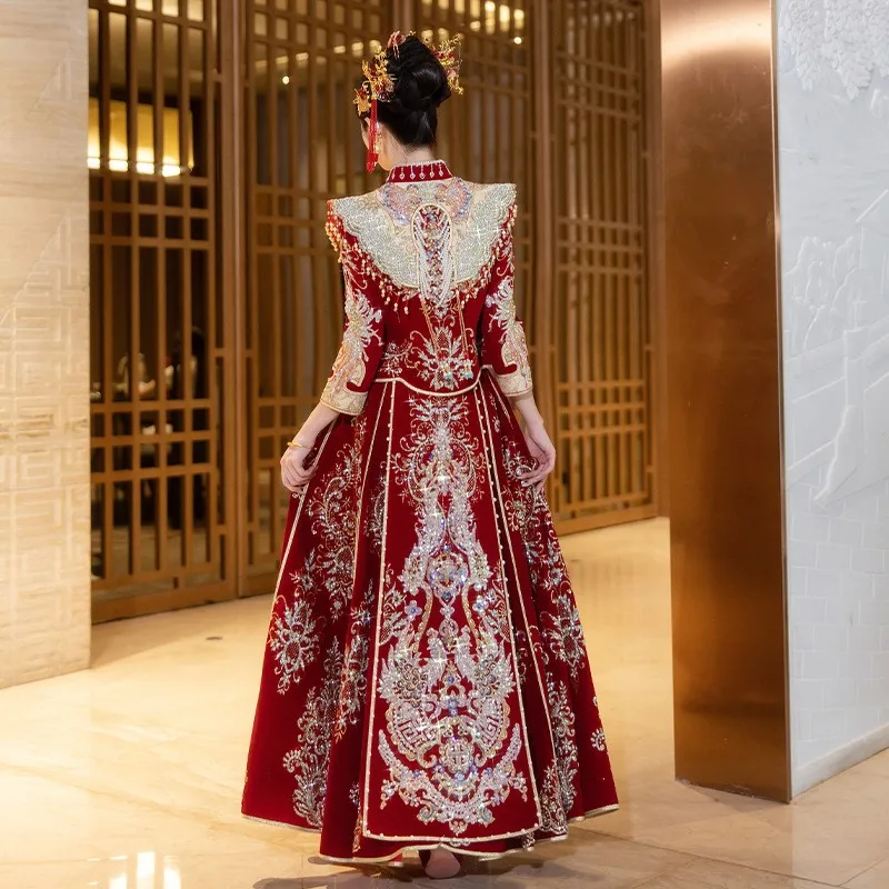 Gaun pengantin bergaya Cina dengan kerah berdiri model baru, motif naga dan phoenix, untuk acara keluar dan mengantarkan pengantin.