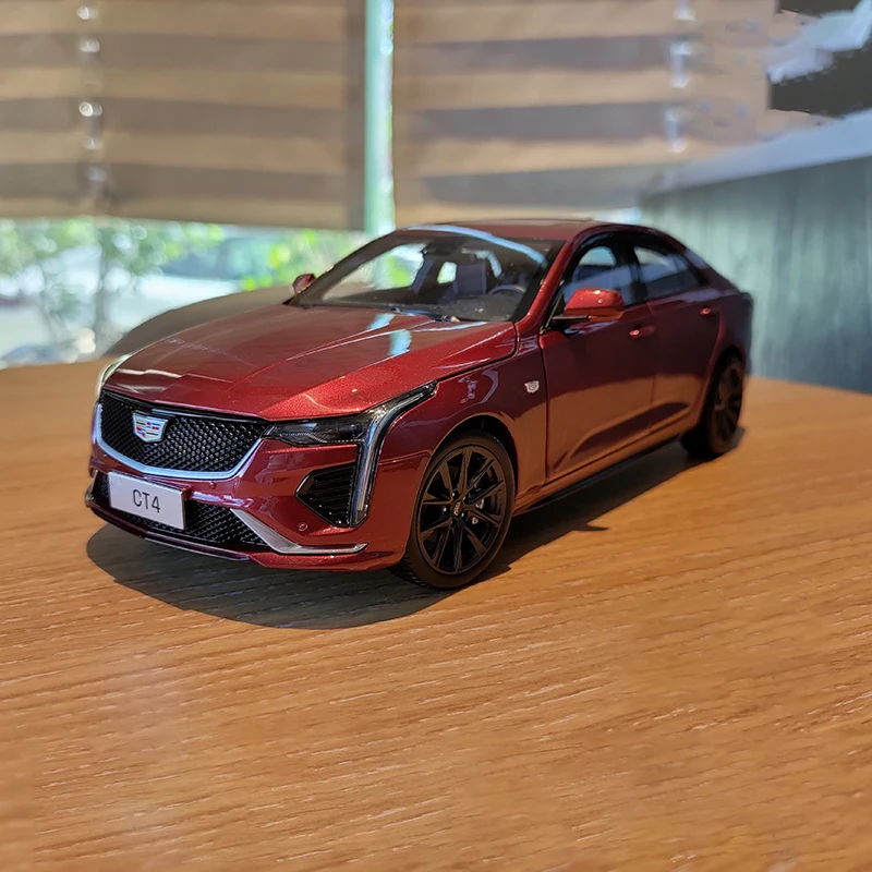 

1 18 масштаб Ct4 кленовый лист красный бытовой автомобиль из сплава имитация литой под давлением модель взрослые коллекционные предметы и подарок для детей