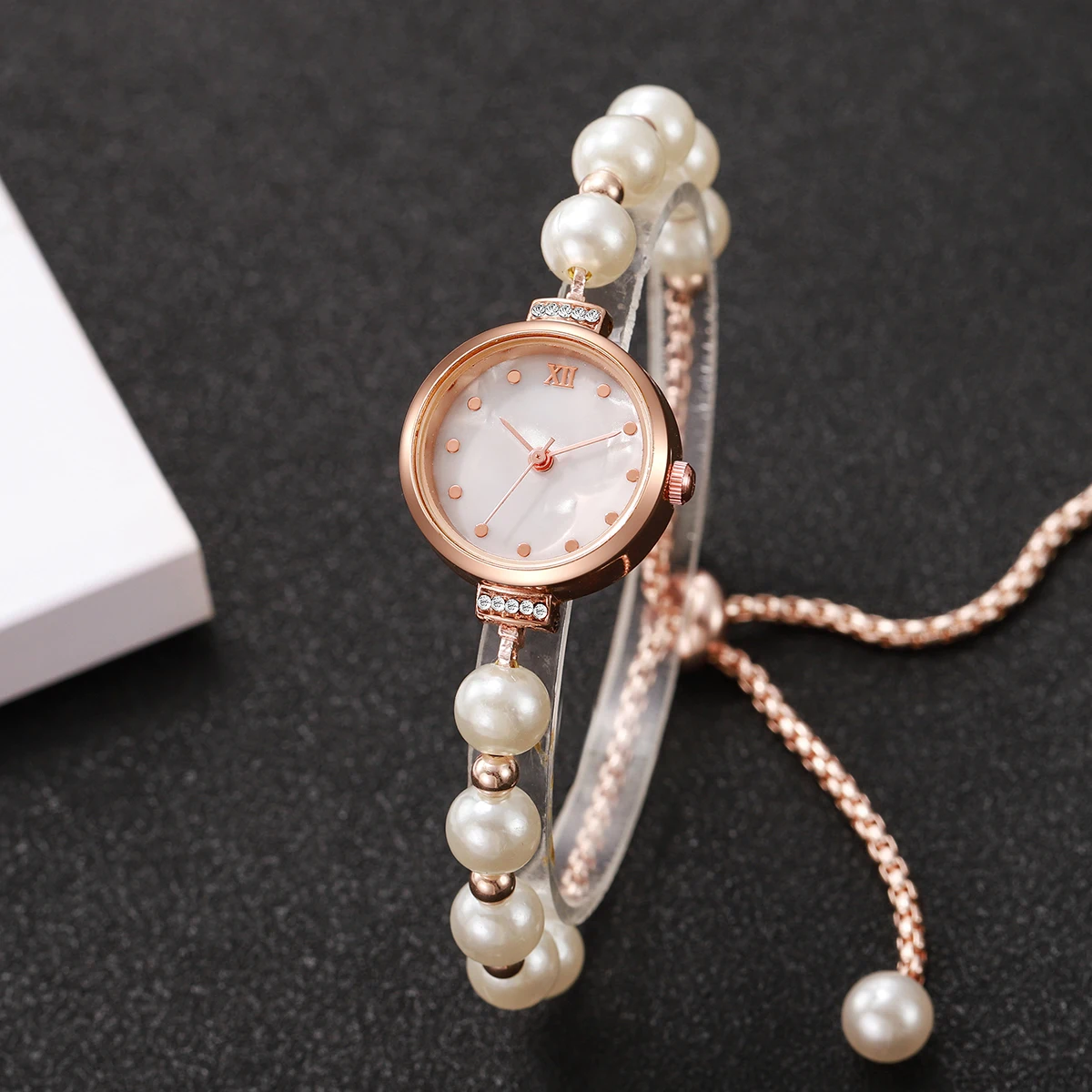 1Pcs Women's Gift Watch Simple Scale Dial Elegant Temperament Trendy Quartz Bracelet Watch ( Box Not Included )