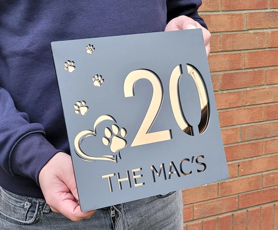 

Изготовленная на заказ современная вывеска дома, адрес дома, большой знак, акриловая вывеска в виде собачьего дома, персонализированная внешняя тарелка для дома 18x18 см/30x30 см