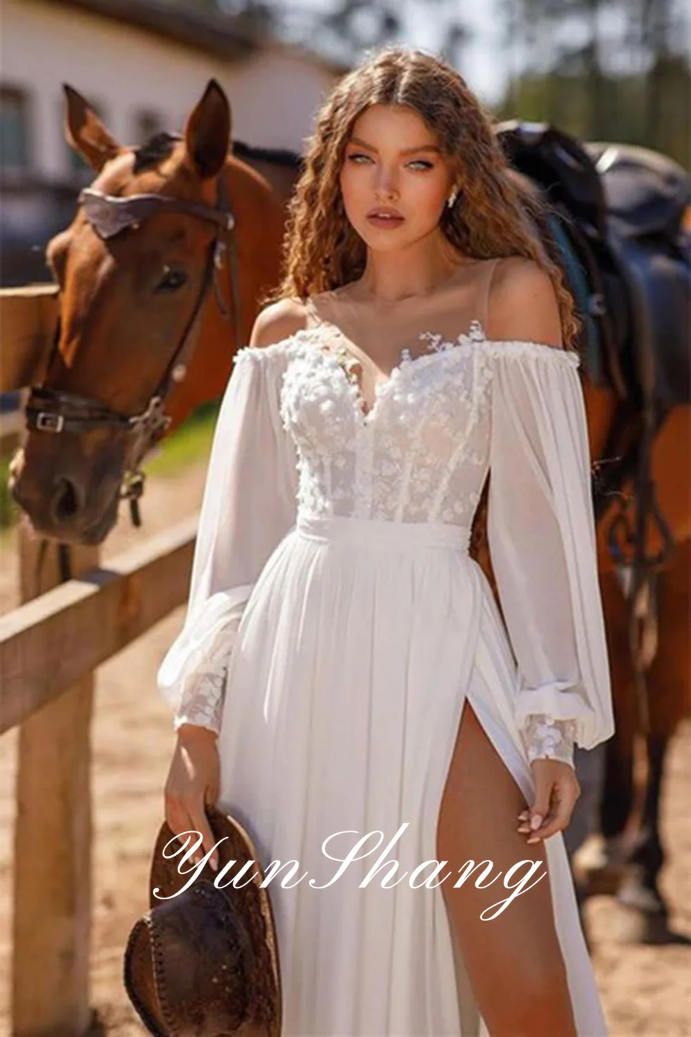 Vestido de Noiva Branco Boho V-Neck, Vestido de Noiva Moderno, Lado Alto, Manga Lanterna, Apliques De Renda, Vestido De Noiva A Linha, Botão, Branco