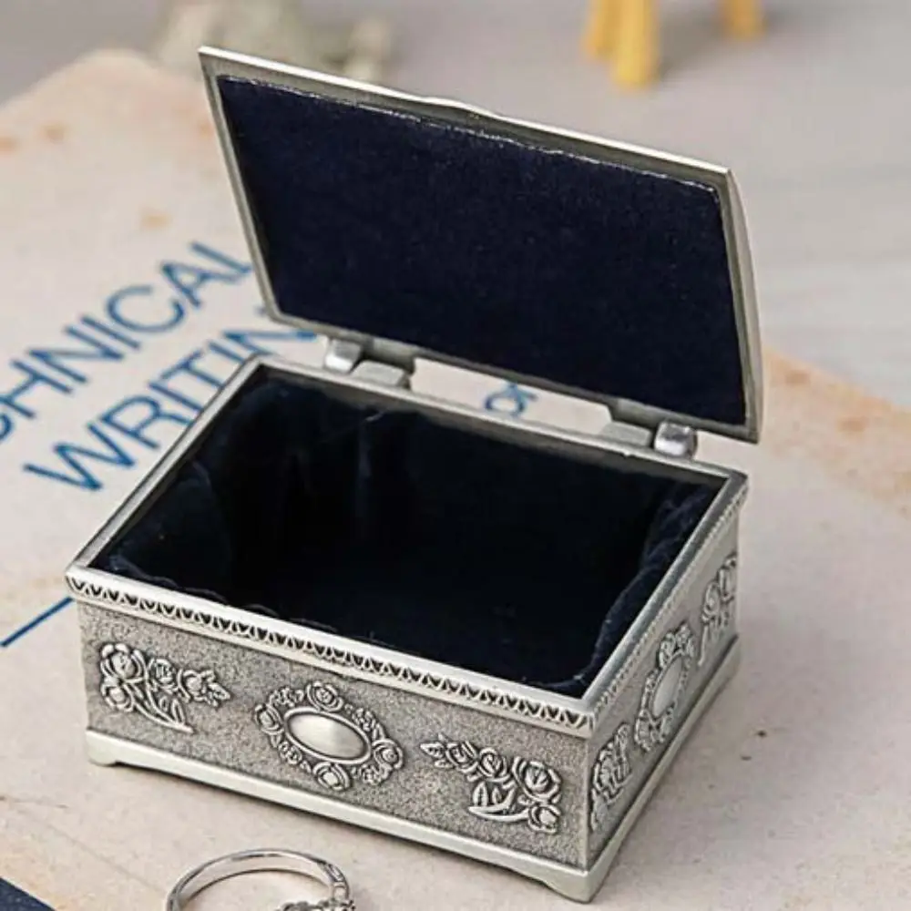 

Винтажная металлическая шкатулка для украшений в форме сердца, пылезащитная, для колец и браслетов, маленькая, ретро-органайзер для хранения мелочей