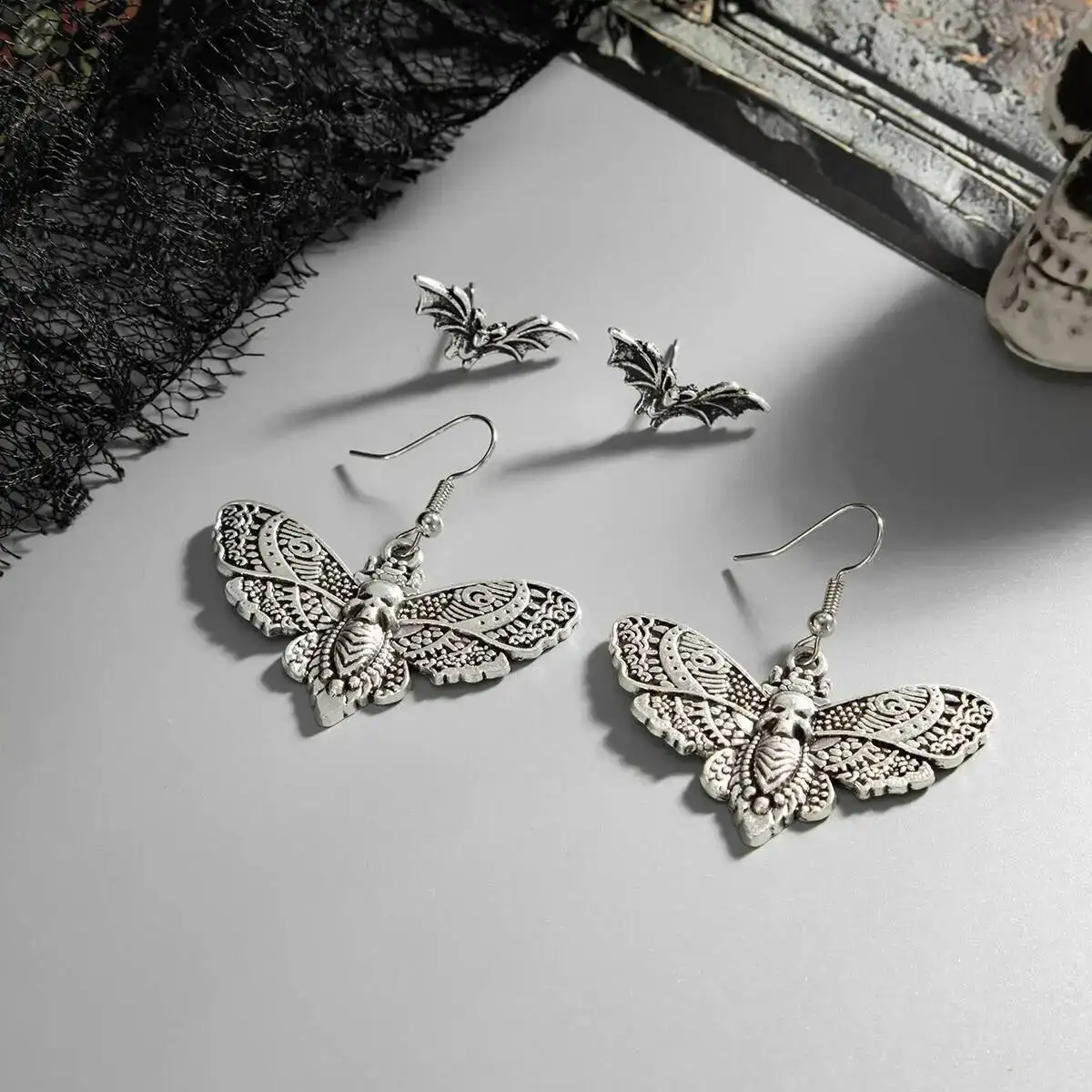 

Lacteo 2Pairs Halloween Bat Butterfly Piercing Earrings for Women 2025 New Gothic Insect Drop Earrings Party Accessories Jewelry