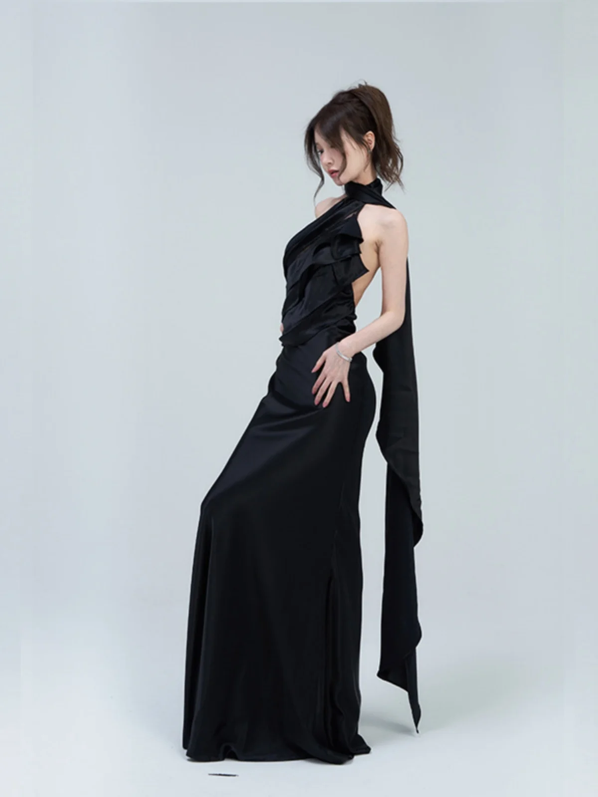 

Ele Long Floor-Length Fi-Tail Evening Gown with Ne Hanging Sa Ba Dra Cannes Red Carpet Bla Color Wedding Dr