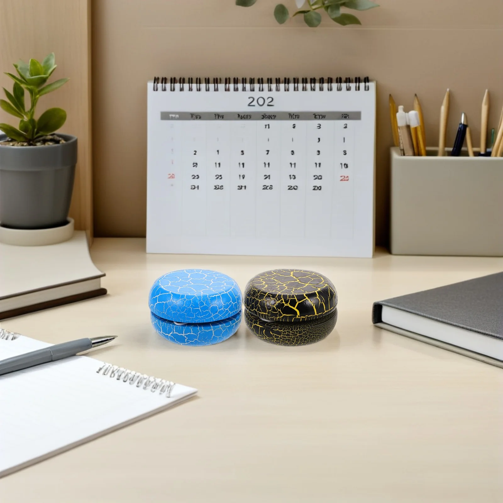 2Pcs Mini Wooden Yoyo for Kids Colorful Crack Design Portable Responsive Yoyo Ball Fine Motor Skill Development Party Favors