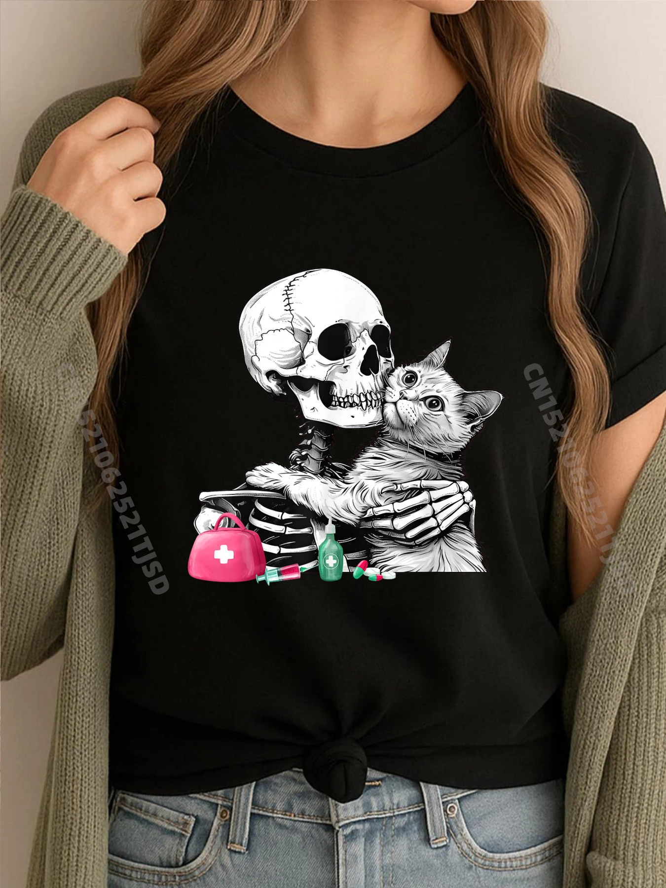 

Cute Halloween Skeleton Hug Cat Vet Tech Veterinarian T Shirts For Woman Mens Designer Clothes Punk Style