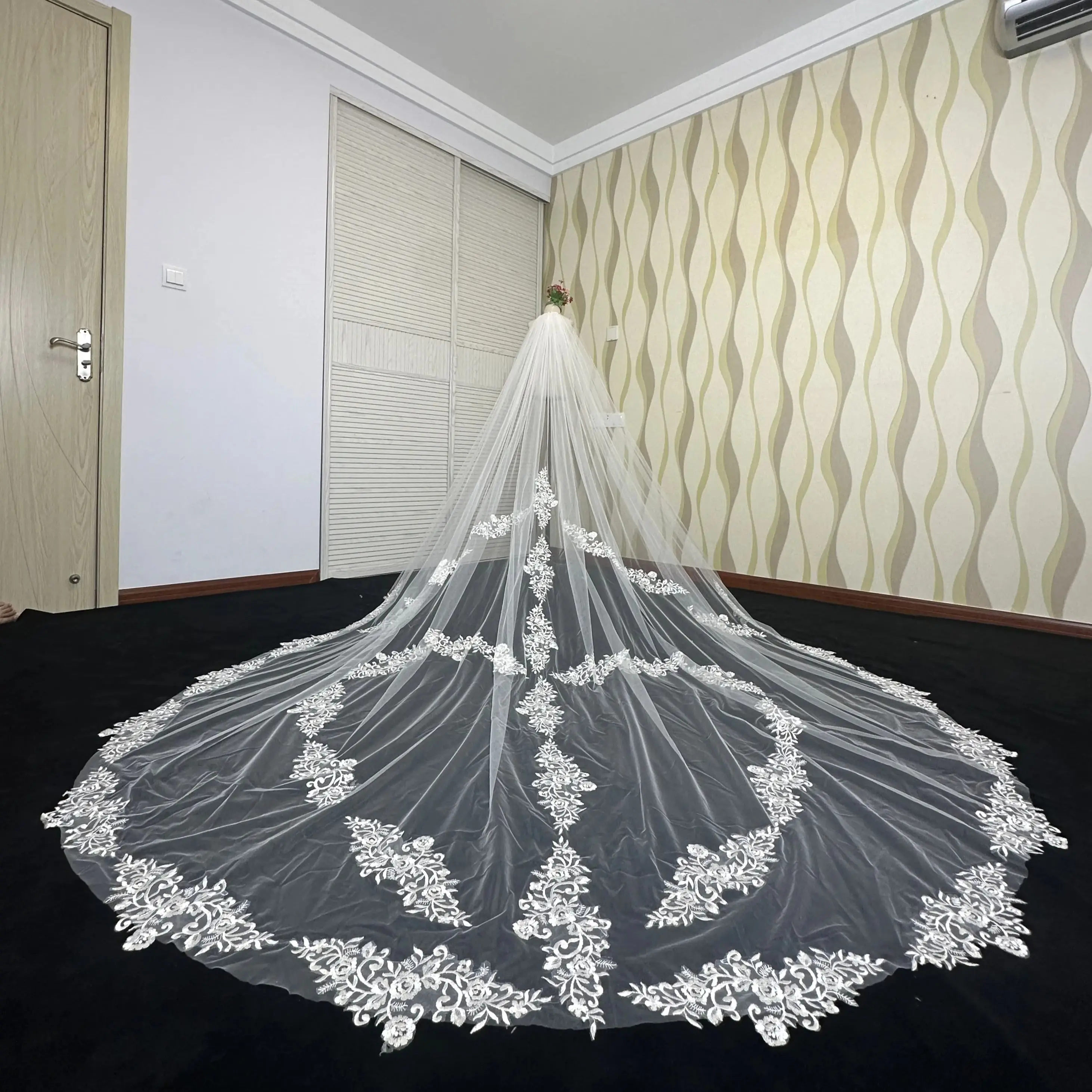 3M 4M 5M New White Ivory Cathedral Wedding Veils Long Lace Edge Bridal Veil with Comb Wedding Accessories Veu de Noiva Bride