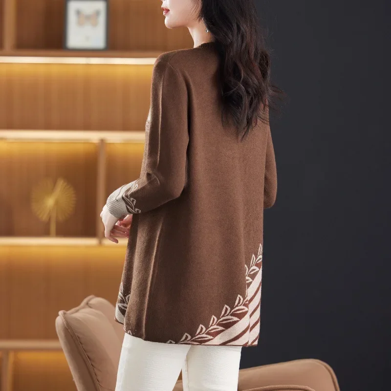 2025 Autunno Inverno Nuovo maglione pullover lavorato a maglia lungo Donna di mezza età O-Collo Maglione a maniche lunghe Maglione jacquard femminile Femme