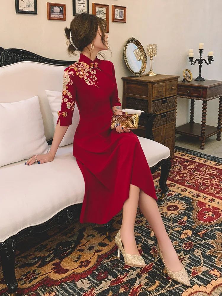 1pcs/lot Chinese Lady Cheongsam Embroidery Floral Mandarin Collar Qipao Vintage Button Half Sleeve A-Line Wedding Dress