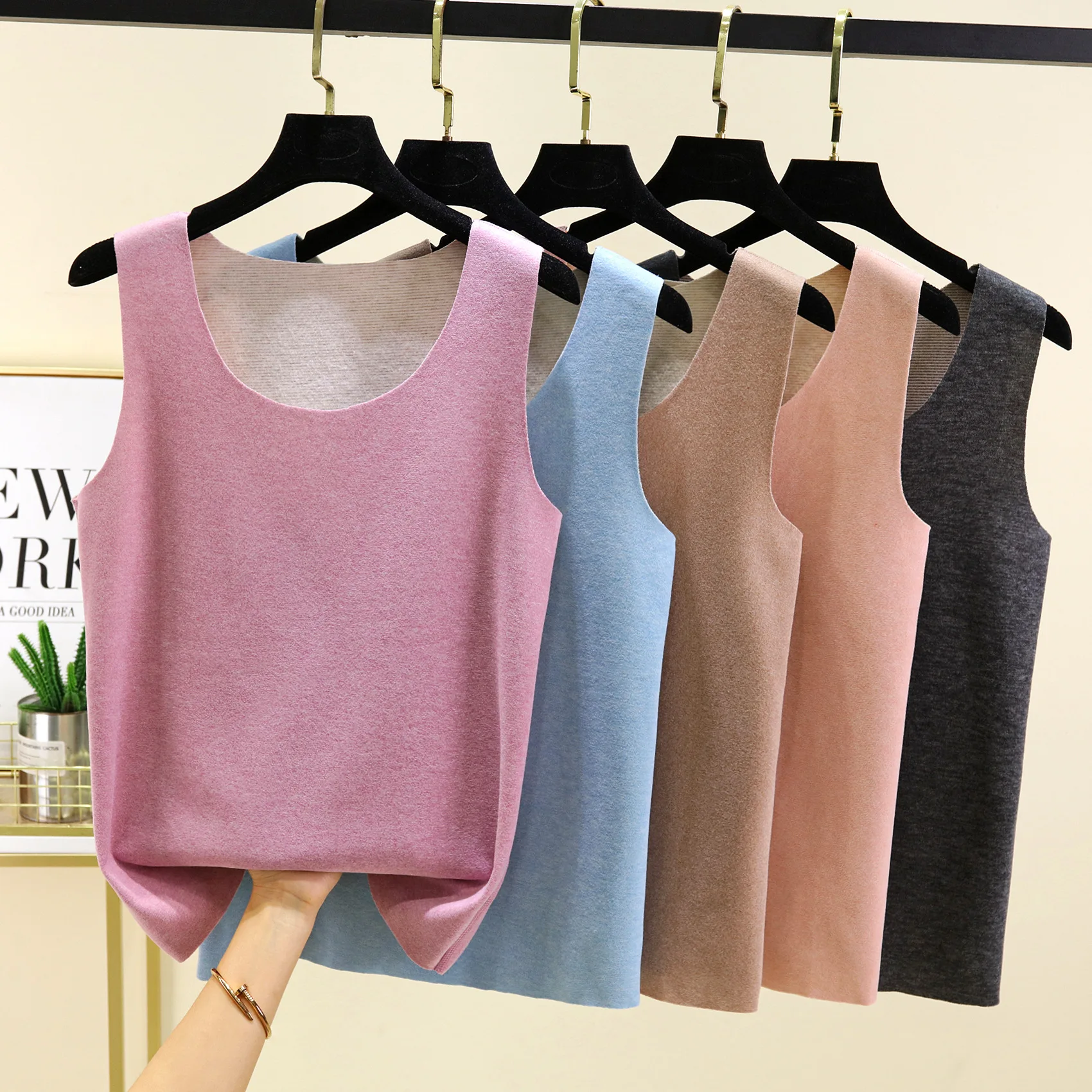 Autumn and winter traceless warm vest women's large size plush sleeveless undershirt underwear undershirt brushed wool innervest