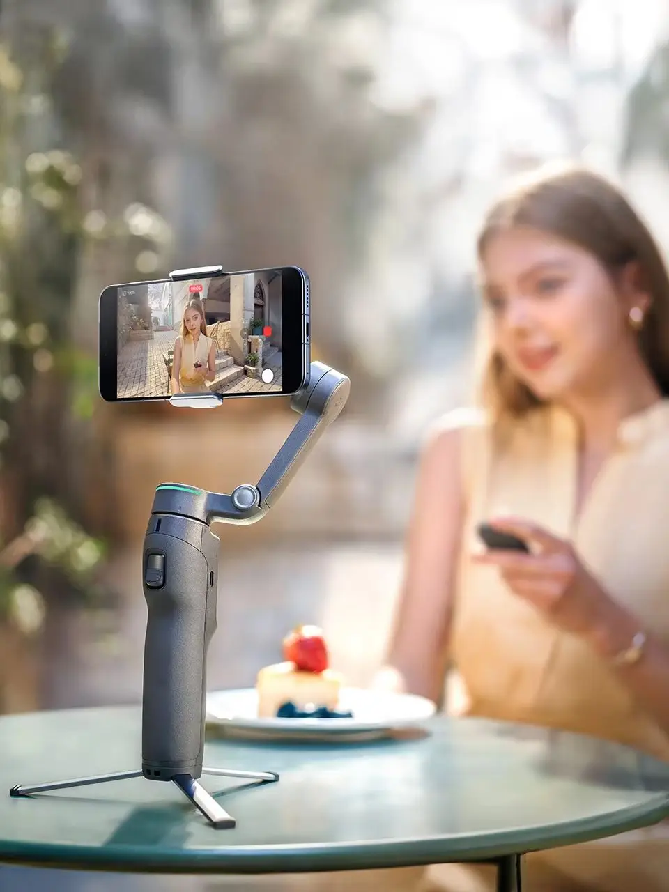 【LOCAL+】DJI OSMO Mobile 8P Stabilisator-Gondel für iPhone und Android mit Funksteuerung, integriertem Tracking, Verlängerungsstange und Stativ, 10 Stunden Akkulaufzeit, 3-Achsen-Stabilisierung,