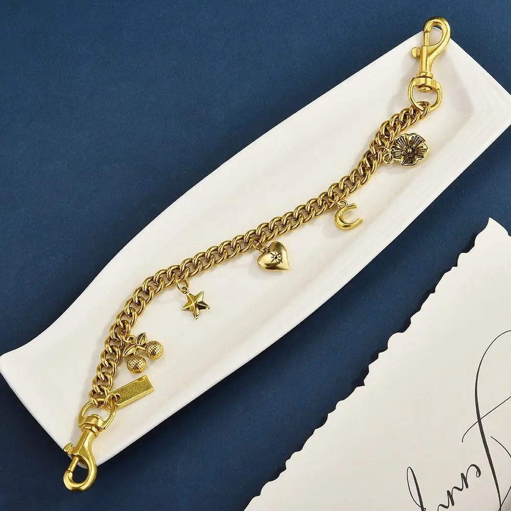 Nuovo ciondolo per borsa in lega Fiore di ciliegio Design versatile Borsa con ciondoli Borsa con catena appesa Accessorio di moda