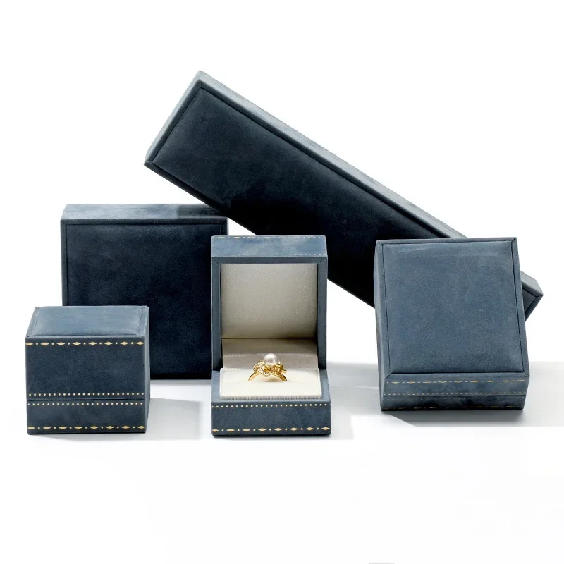 صندوق مجوهرات Lbarley Retro بتصميم كلاسيكي فاخر من الفلانليت عالي الجودة صندوق إسورة على شكل حلقة