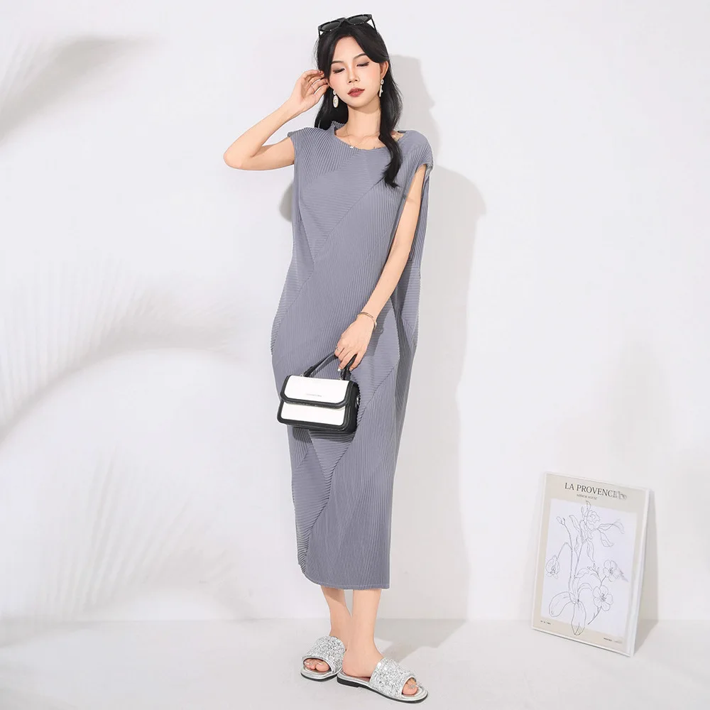 

Miyake Style Pleated Dress for Women 2025 New Versatile Solid Color Loose Simple Elegant Round Neck Sleeveless Long Skirt
