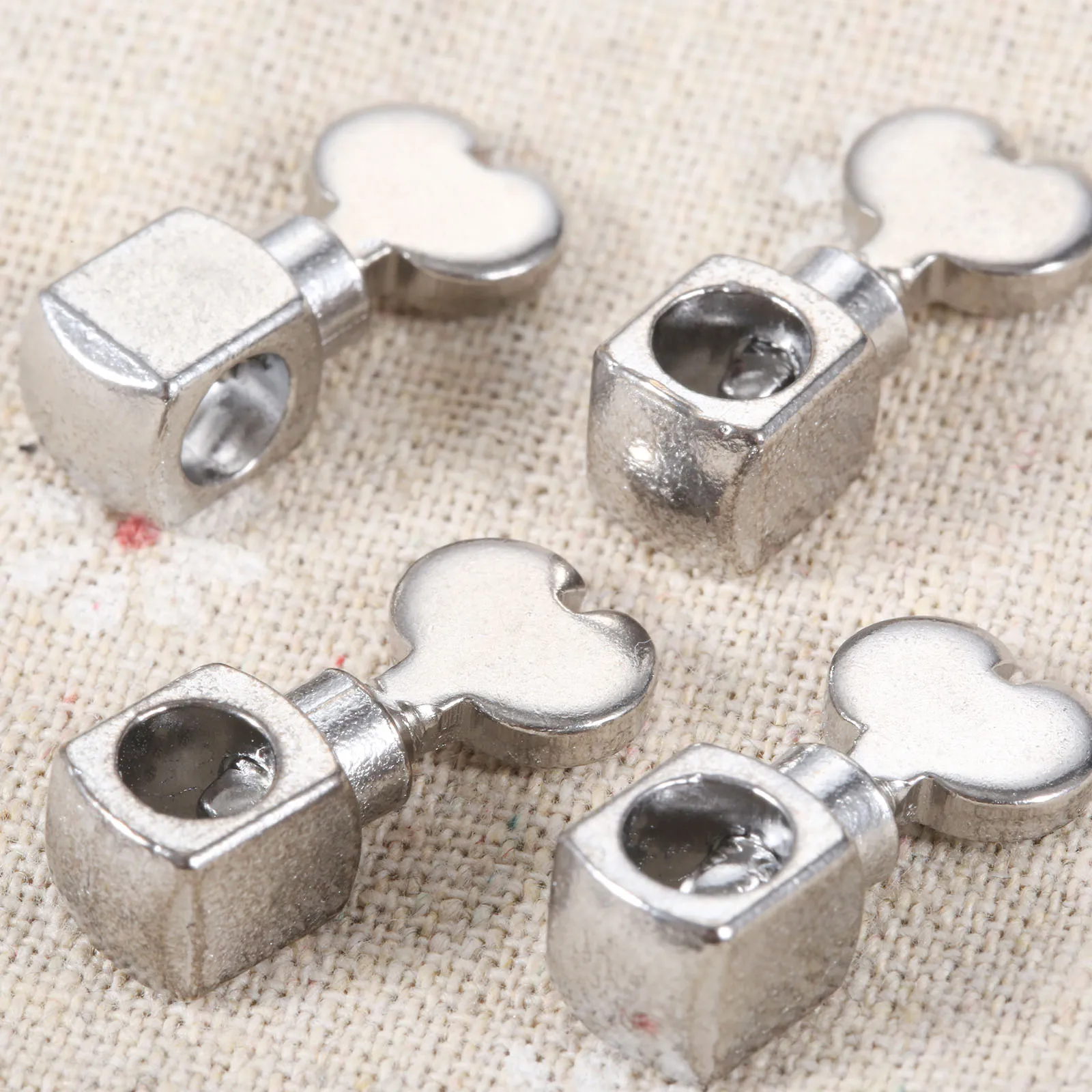 1/2/5Pcs Needle Clamp Holder With Screw Fit for Industrial Sewing Machine Old-Fashioned Foot Sewing Machine Accessory