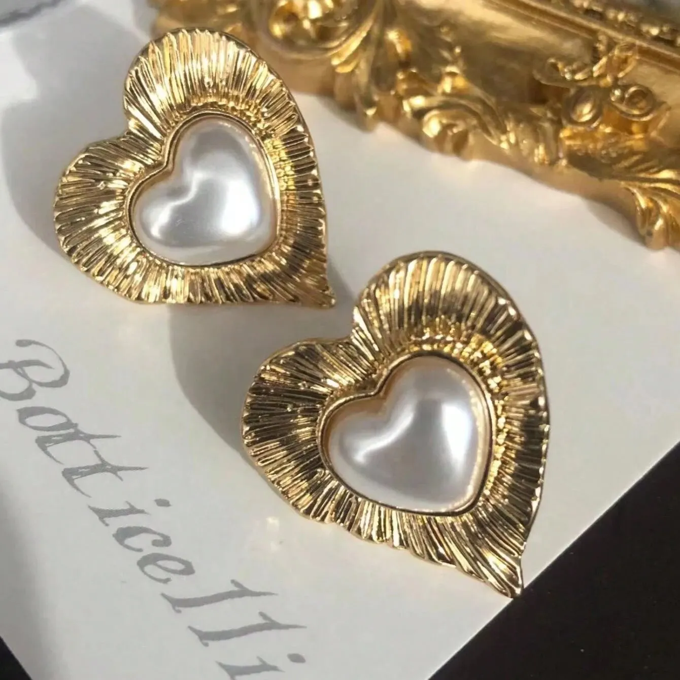 Obega Korean Heart Stud Earrings Vintage Purple Gold Green Black Imitation Pearl Post Earrings Woman's Fashion Party Jewelry image 5