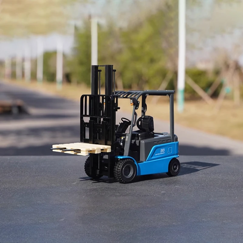 

Diecast 1:25 Scale BYD CPD 30 Forklift Alloy Engineering Vehicle Model Finished Product Static Model Simulation Toy