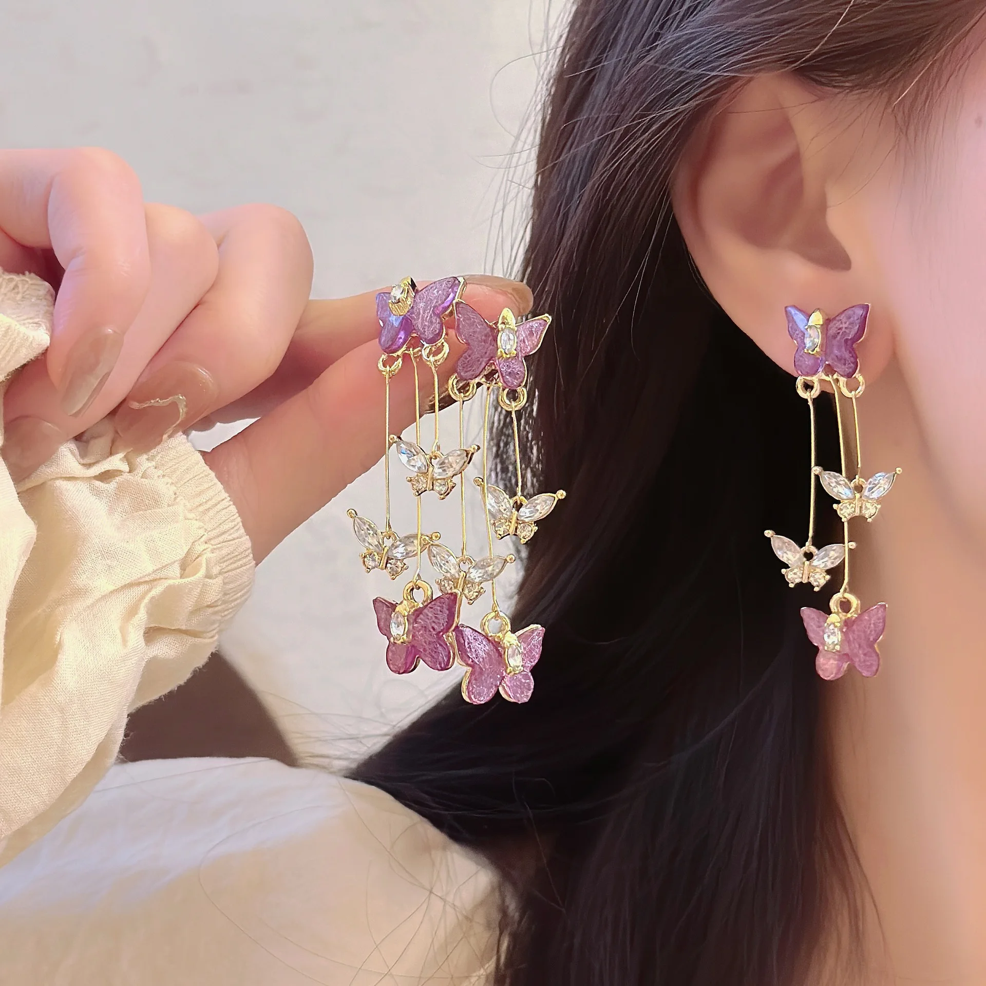 Female Luxury Temperament Purple Crystal Butterfly Clip on Earrings for Women Simple Long Zircon Tassel Drop Ear Clips Earrings