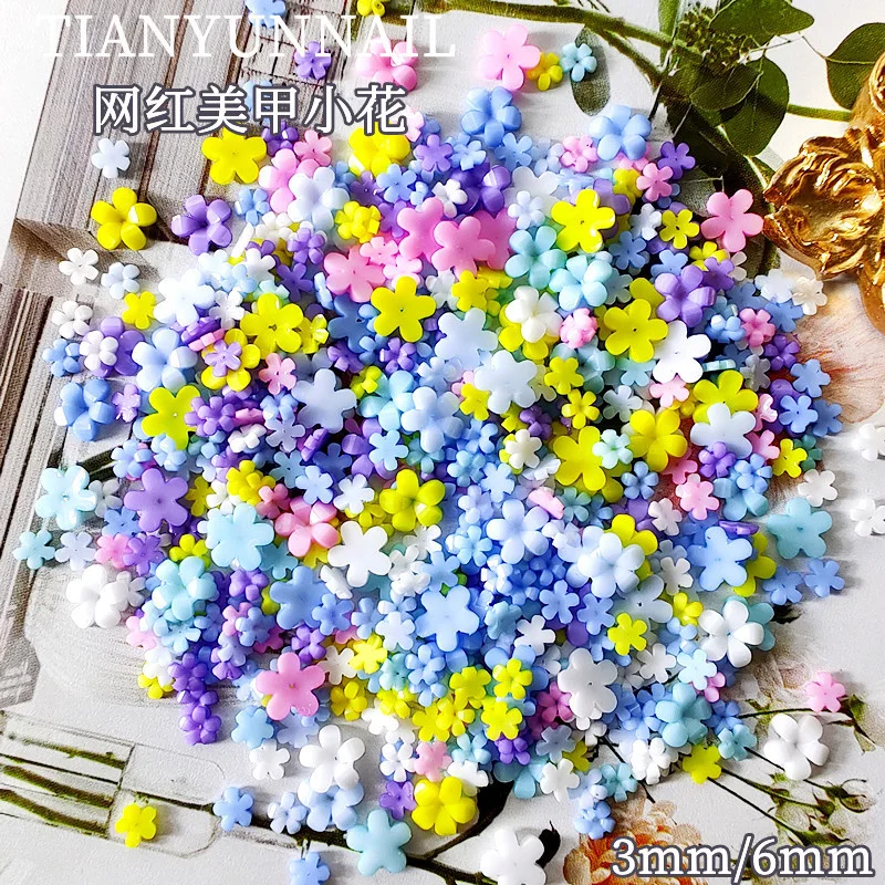 100pcs Japanese 3D Kawaii Flowers Nail Art Charms Rhinestones Mini White Flower Nail Art Decorations DIY Accessories Supplies