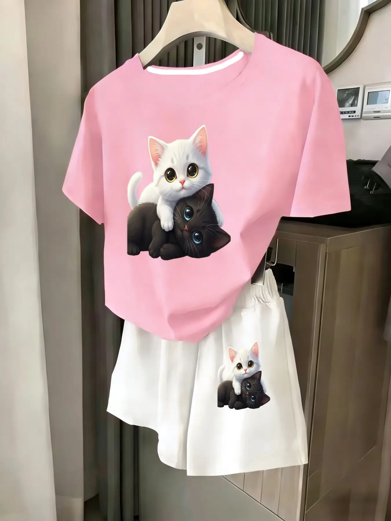 

Женский комплект из 2 предметов, летний комплект для пляжного отдыха, повседневная футболка с круглым вырезом и короткими рукавами, шорты с эластичной резинкой на талии, удобный костюм