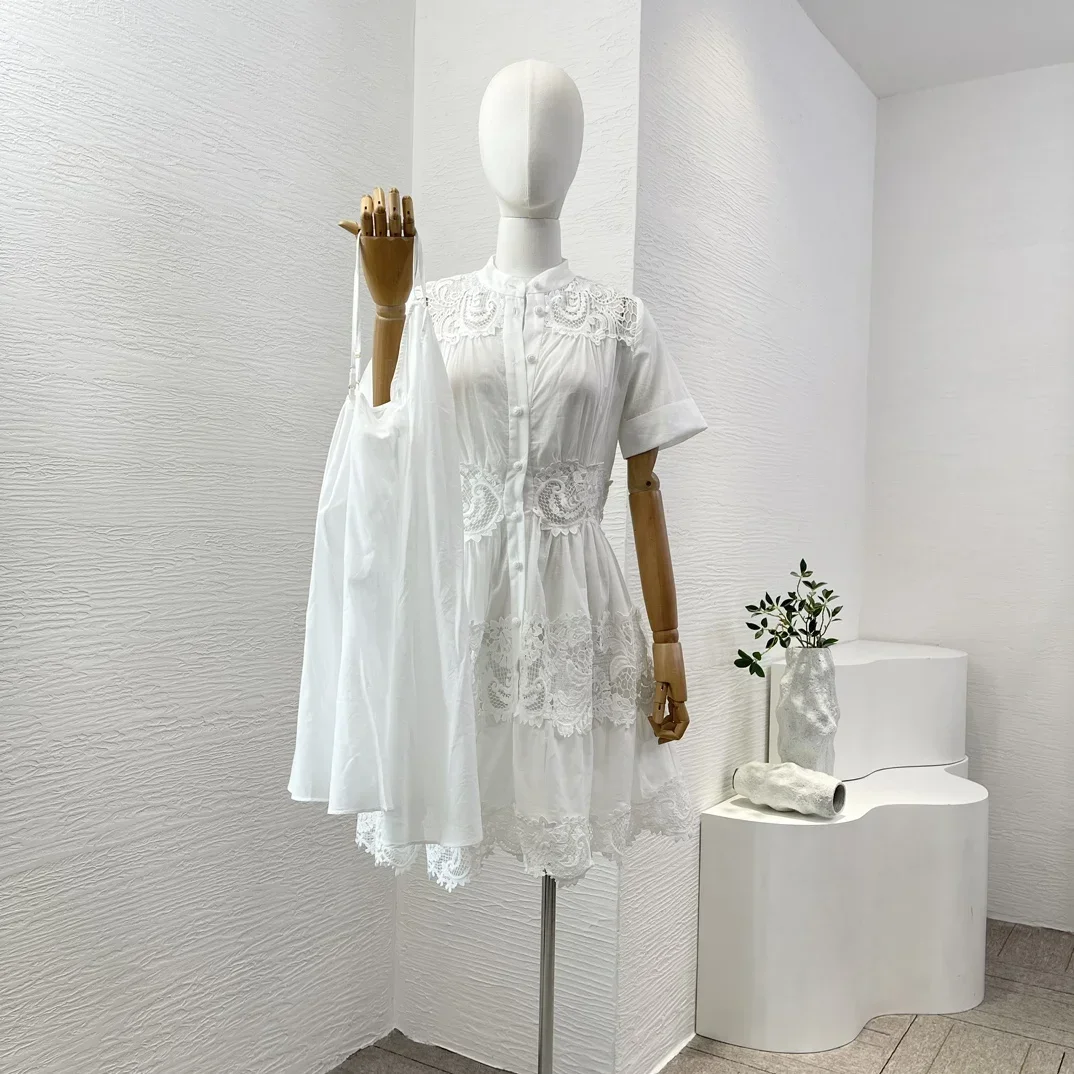 Hoge kwaliteit Elegantes witte mini-jurk met korte mouwen en kantborduurwerk
