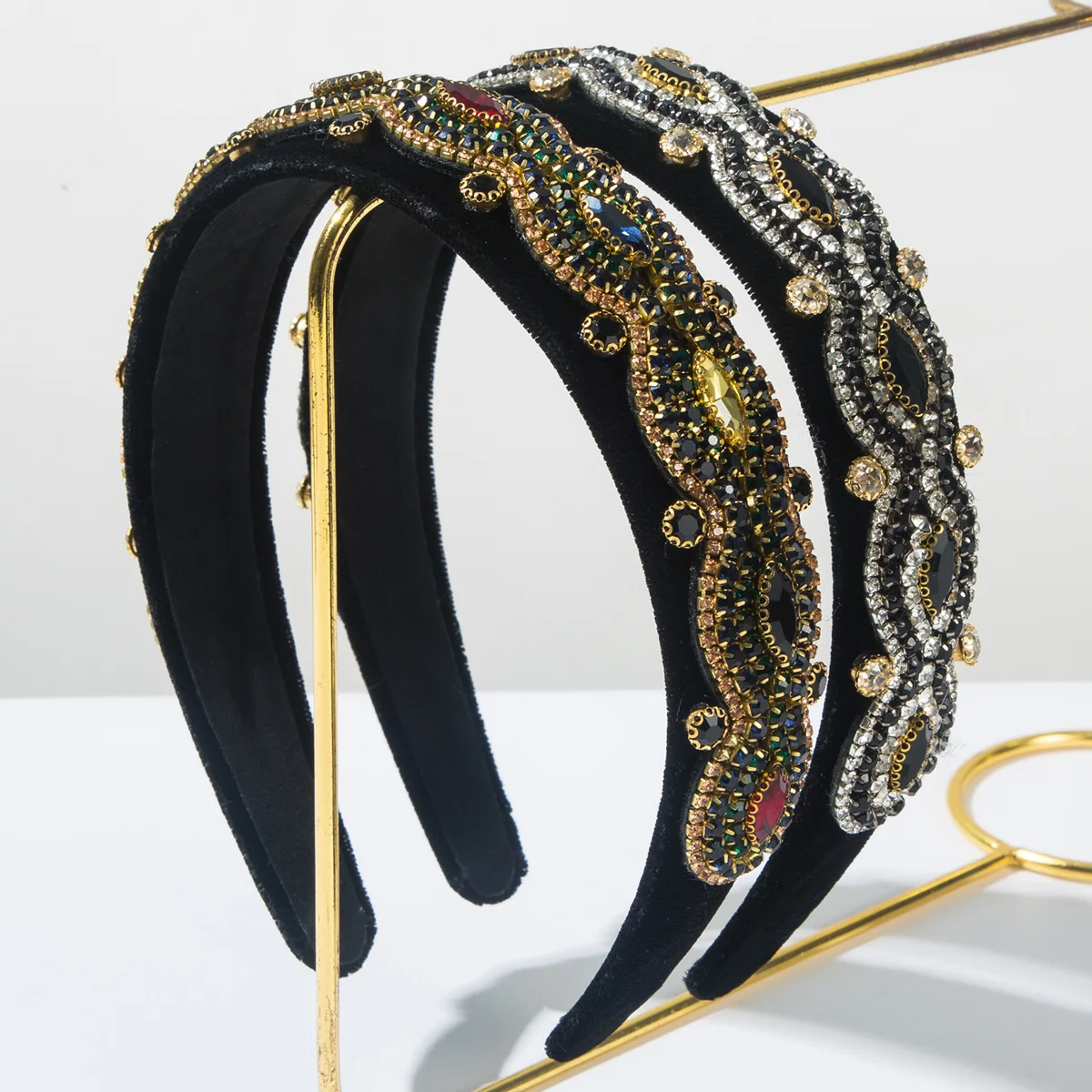 

New Retro Fashion Velvet Inlaid with Diamonds Super Shiny Luxurious Palace Style Headband Elegant High-end Hair Accessory