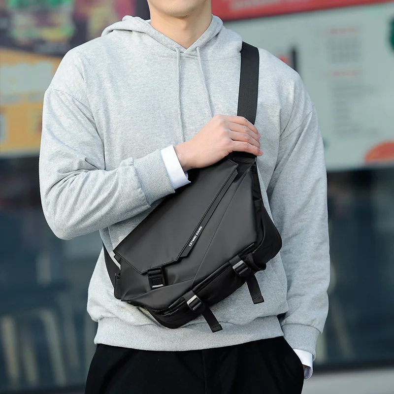 borsa-a-tracolla-da-uomo-casual-leggera-grande-capacita-versatile-in-velluto-per-viaggi-e-campeggio