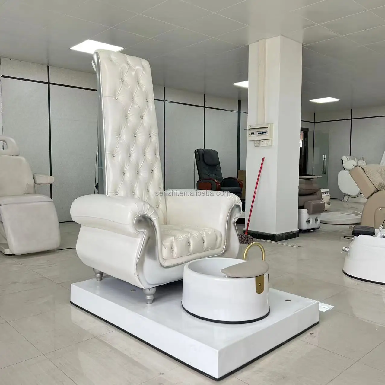 Luxurious High-back Massage Queen Pedicure Chair With Customized Color Configuration For Manicure