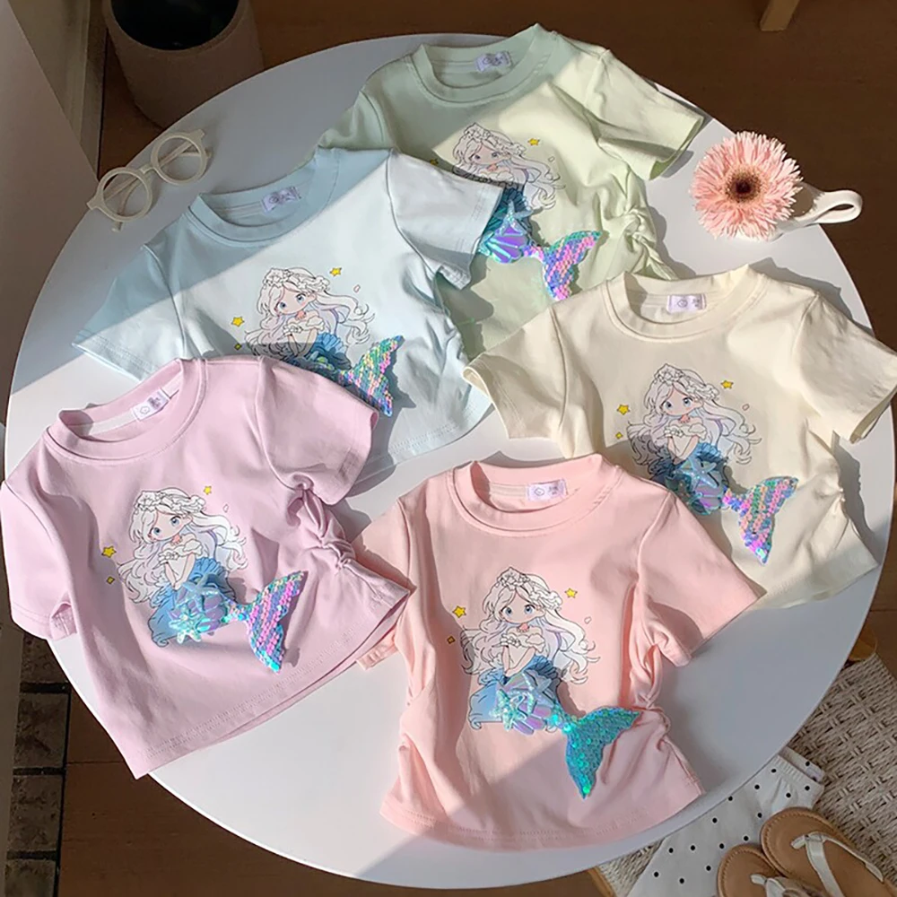 

Детская летняя футболка с мультяшным принтом и пайетками в виде хвоста русалки, с коротким рукавом, для девочек, новинка 2026 года, детские топы