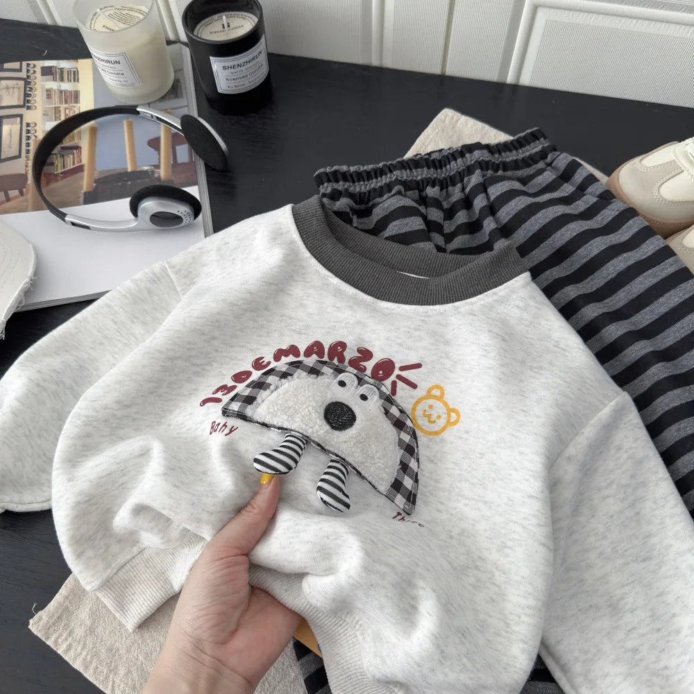 2026 Neue Herbst-Kinderkleidung für Jungen und Mädchen, süße 3D-Tier-Patch-Sweatshirts + gestreifte Hosen, 2-teiliger Kinder-Trainingsanzug – Detail 8