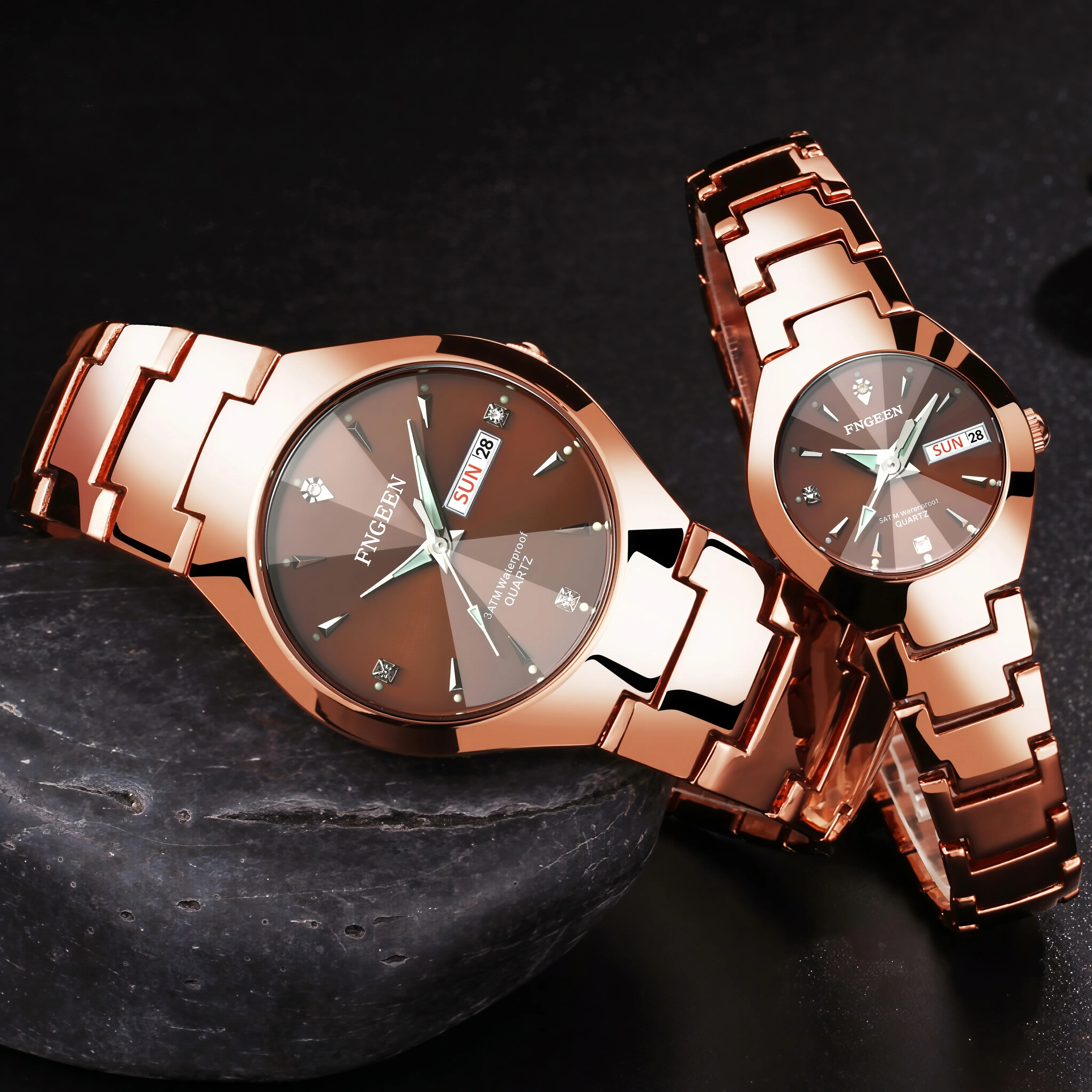 2-ピース-セットカップルファッションウォッチバックライト完全なカレンダー防水週表示クォーツ時計バレンタインデーギフトボックス