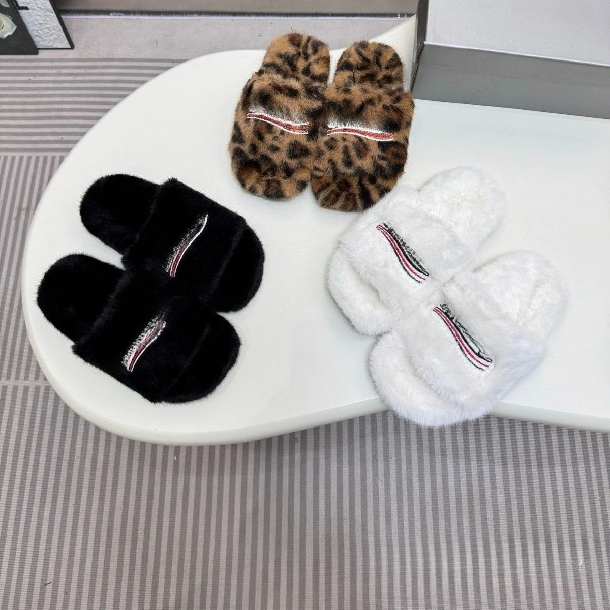 

2025 winter new embroidered one-word thickened home couple lamb wool platform slippers