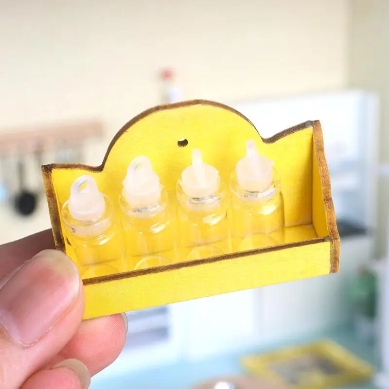 【M】Dollhouse Miniature Spice Rack Set 4 Clear Glass Jars Yellow Wooden Holder Dollhouse Mini Kitchen Scene Decor Photo Props