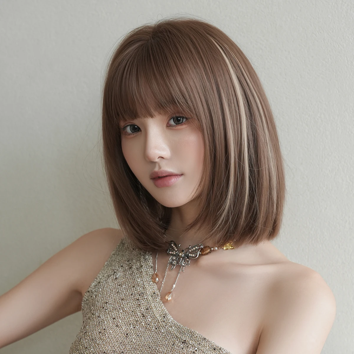 Women's Short Straight Brown Highlight Synthetic Wig with Bangs