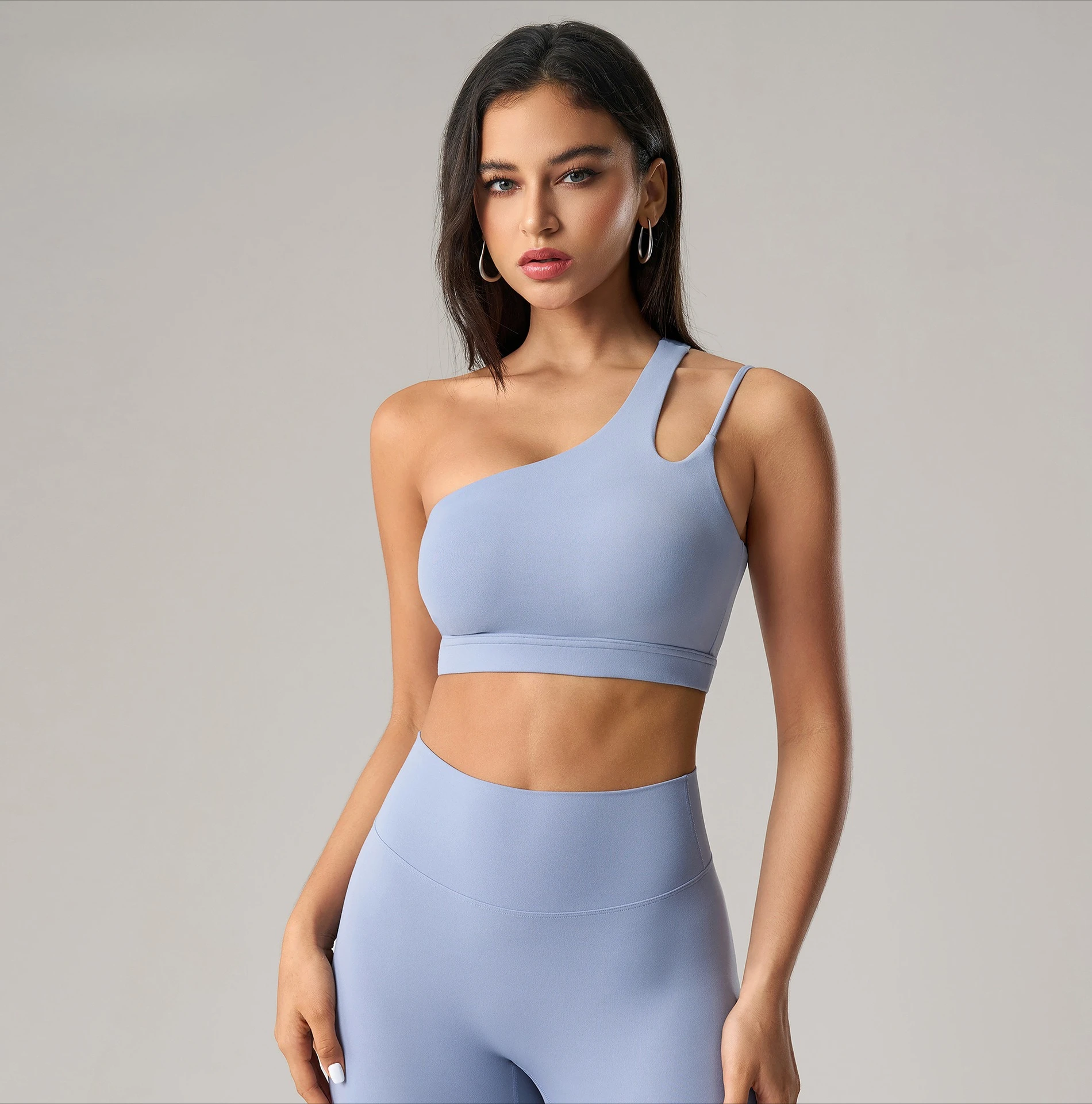 حمالة صدر رياضية غير متناظرة بكتف واحد - ظهر مفتوح، بدون خياطة ومسامية لليوجا والبيلاتس وصالة الألعاب الرياضية