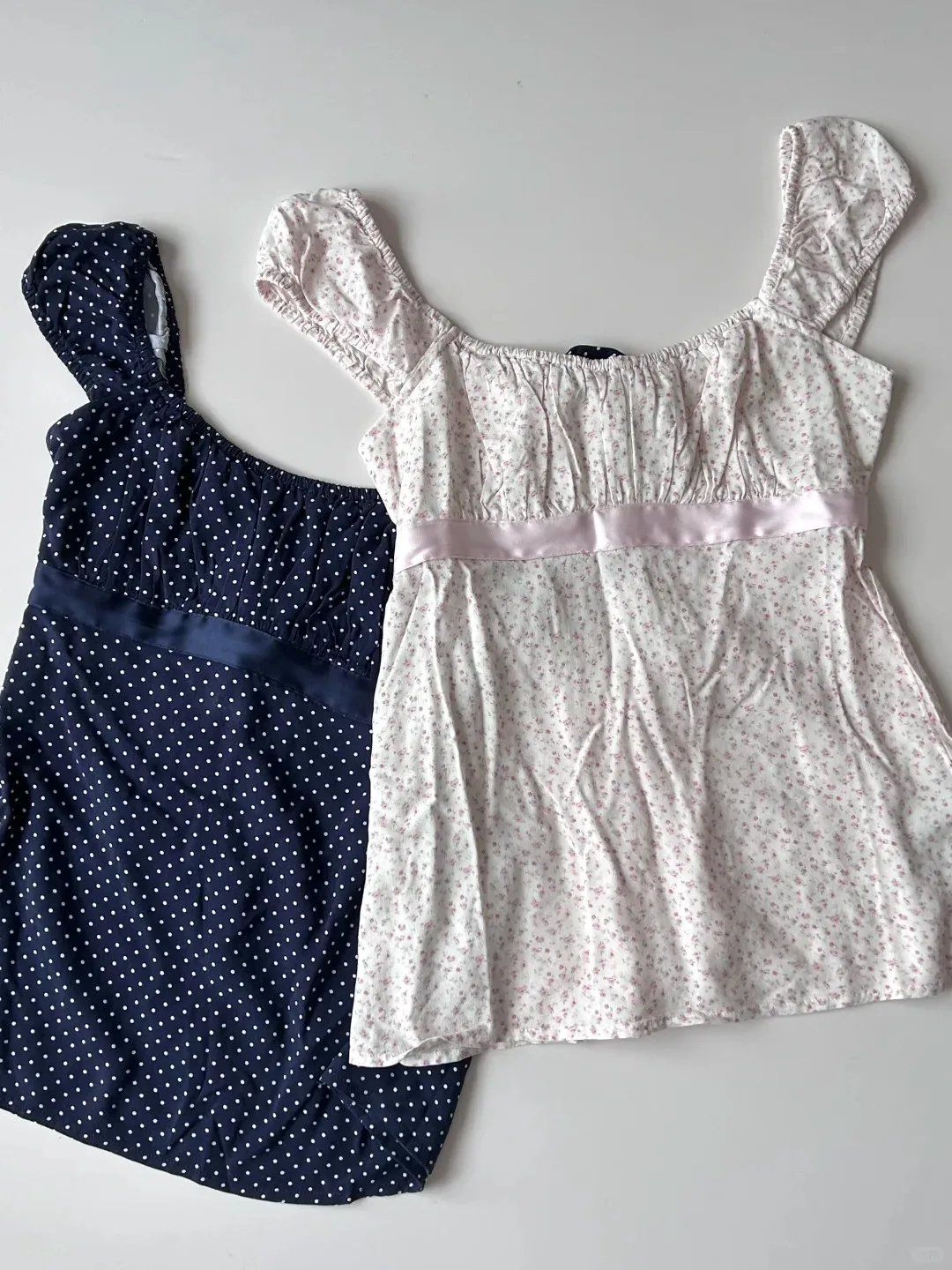 

Розовые футболки на шнуровке с цветочным принтом, женские летние новые повседневные тонкие футболки с квадратным воротником и пышными футболками, женские милые футболки в консервативном стиле Y2K