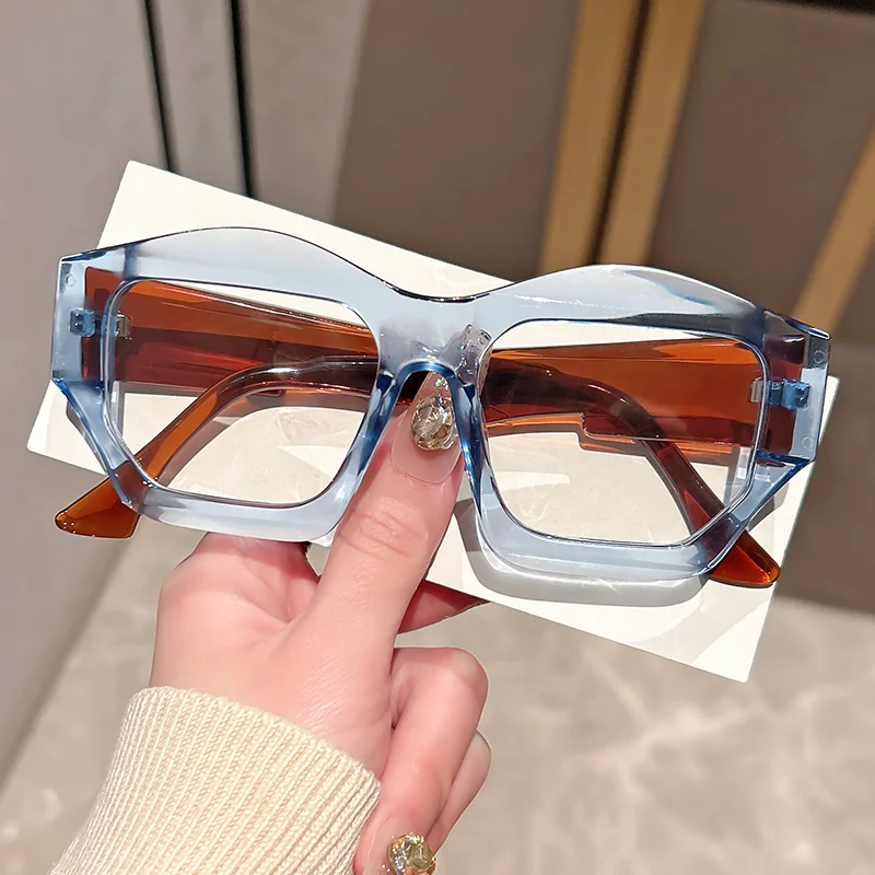 

Transparent Pilot Style with Brown Tinted Lenses, Metal Hinges, Minimalist Fashion Accessory for Casual Wear