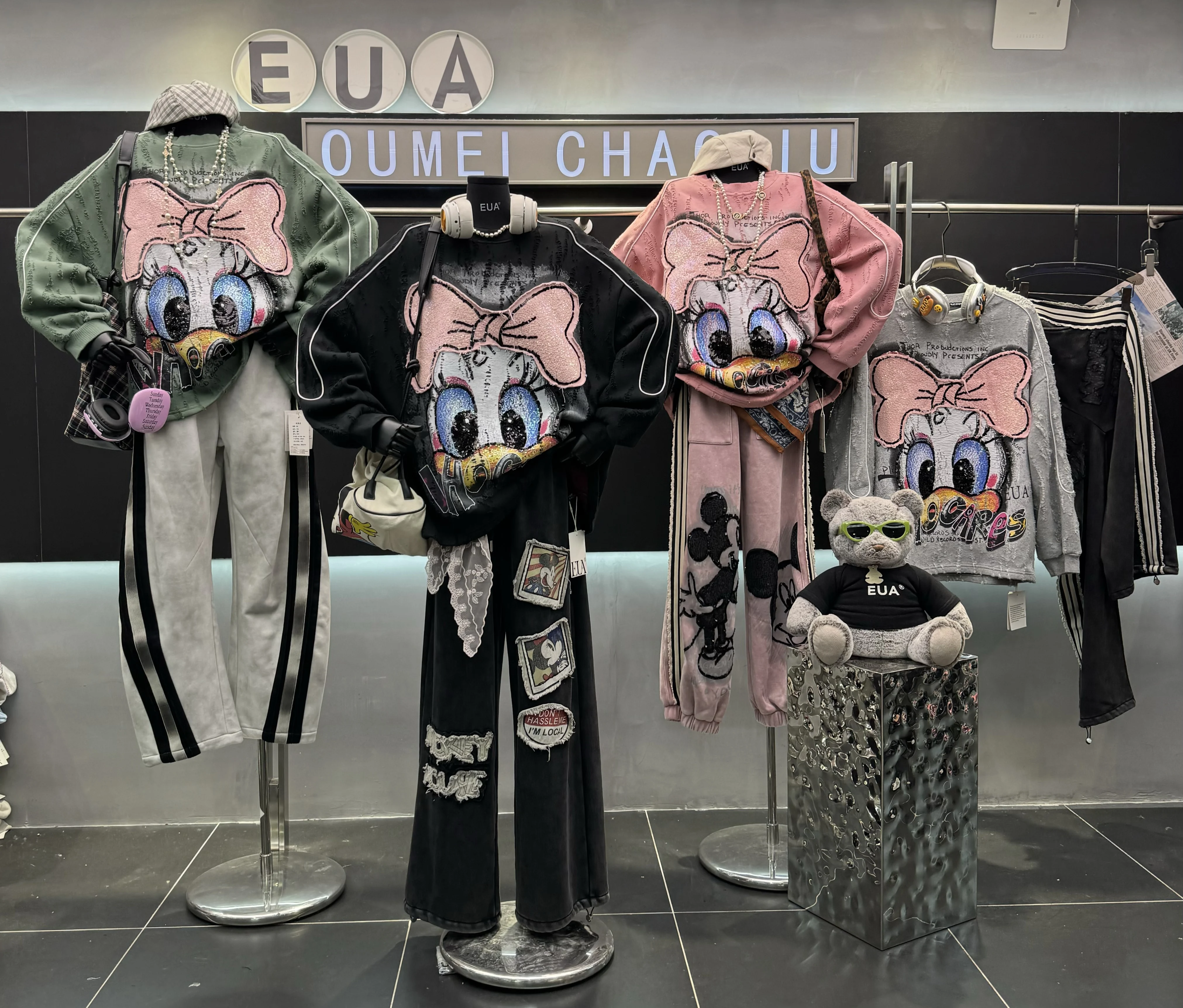 بلوفر مبطن بالصوف للنساء بلوفر برقبة دائرية 2025 شتاء جديد ثقيل مطرز بالترتر فضفاض مناسب متعدد الاستخدامات رداء علوي غير رسمي