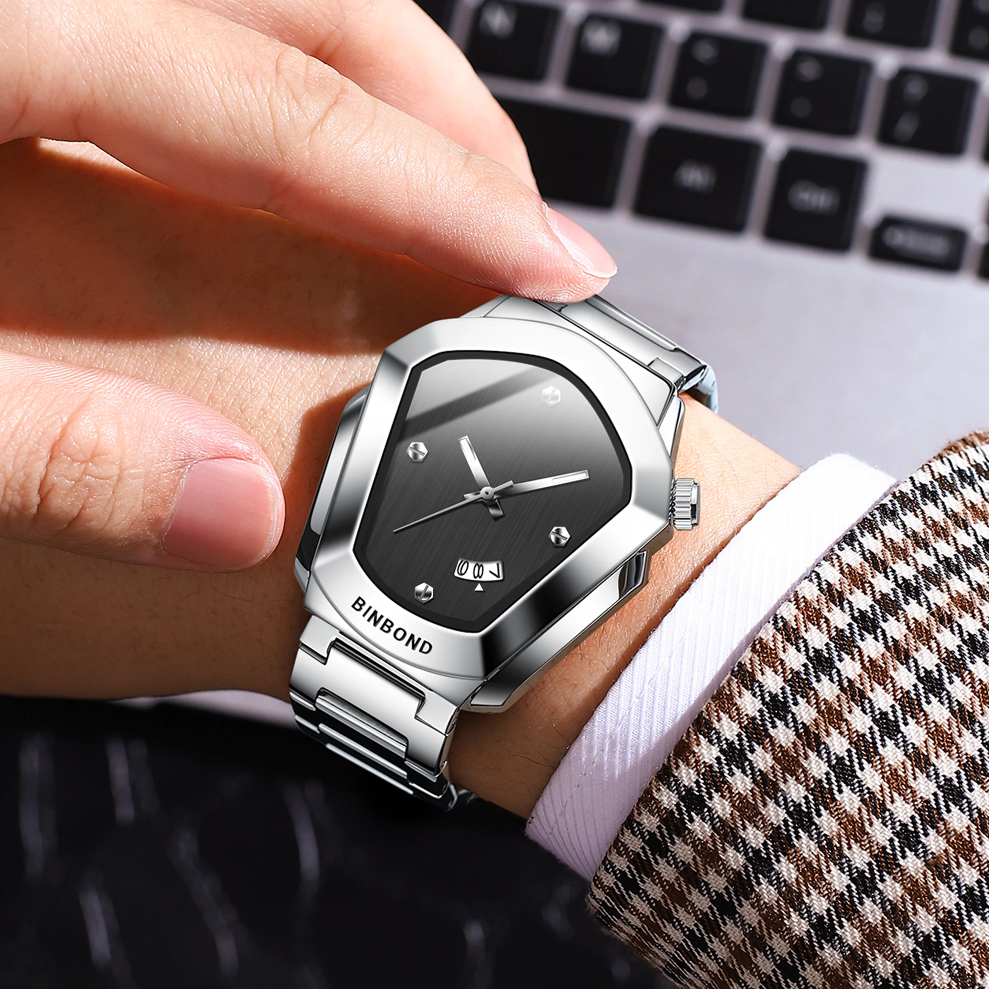 BINBOND 760 ساعة رجالية عصرية ساعة كبيرة نمط دراجة نارية مفهوم نمط الأعمال ساعة مقاومة للماء 2025