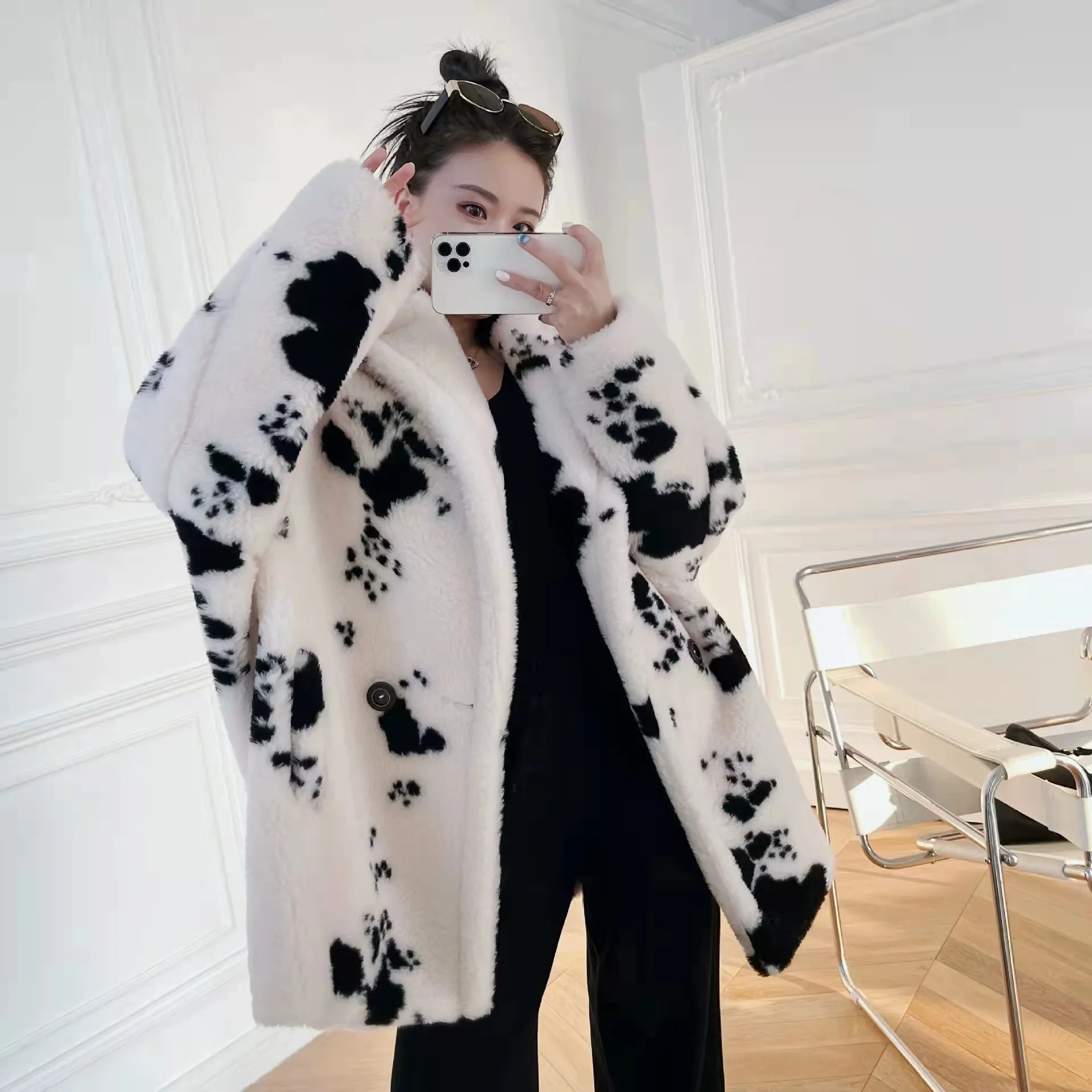 

Autumn and Winter New Calf Cowhide Grass Profile Coat Wool Large Grain Mid-length Lapel Sheep Shearling Coat Women