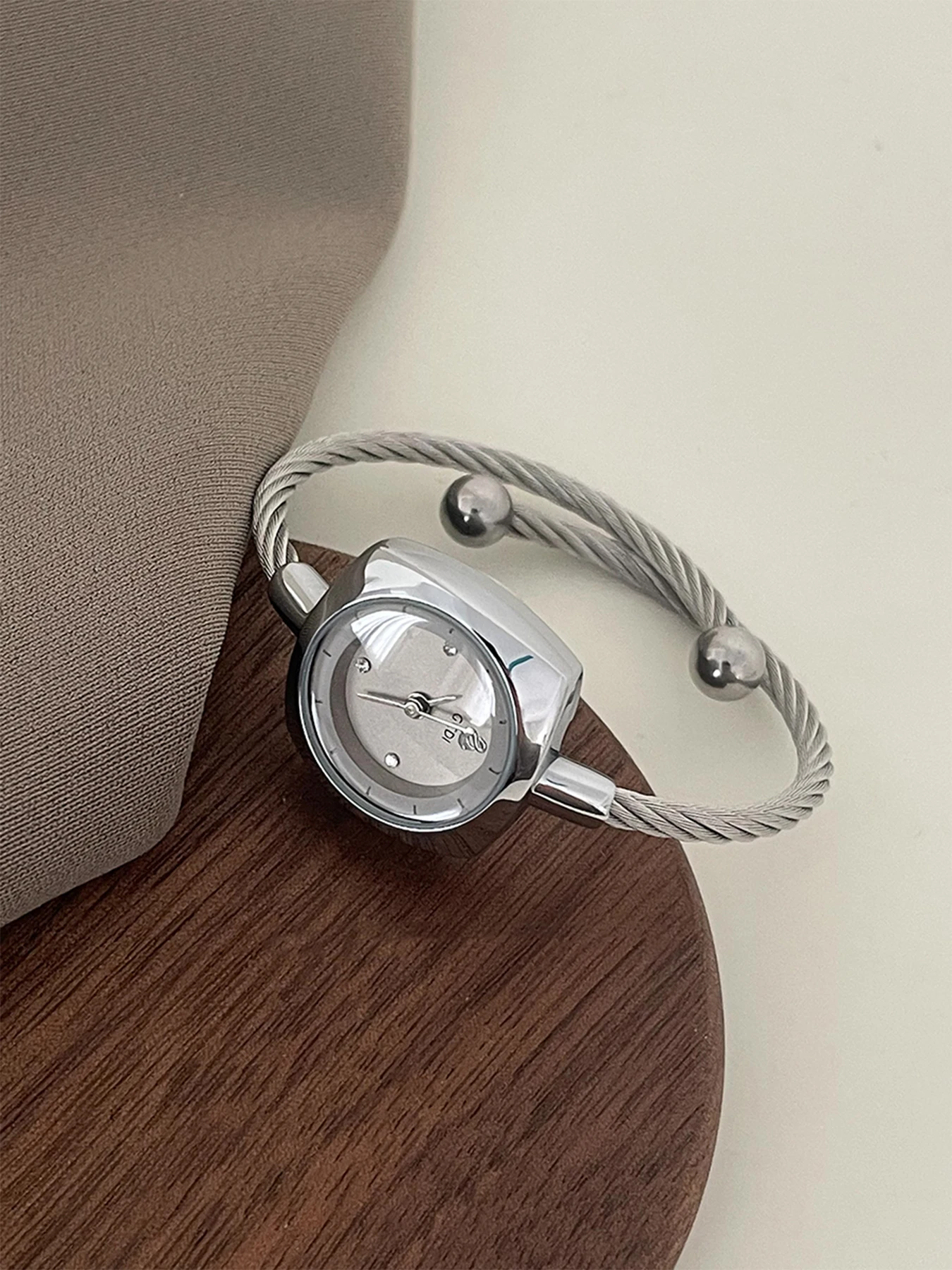 

Винтажные креативные женские часы с квадратным циферблатом, нежный металлический браслет из веревки, женские кварцевые часы, наручные часы, подарок