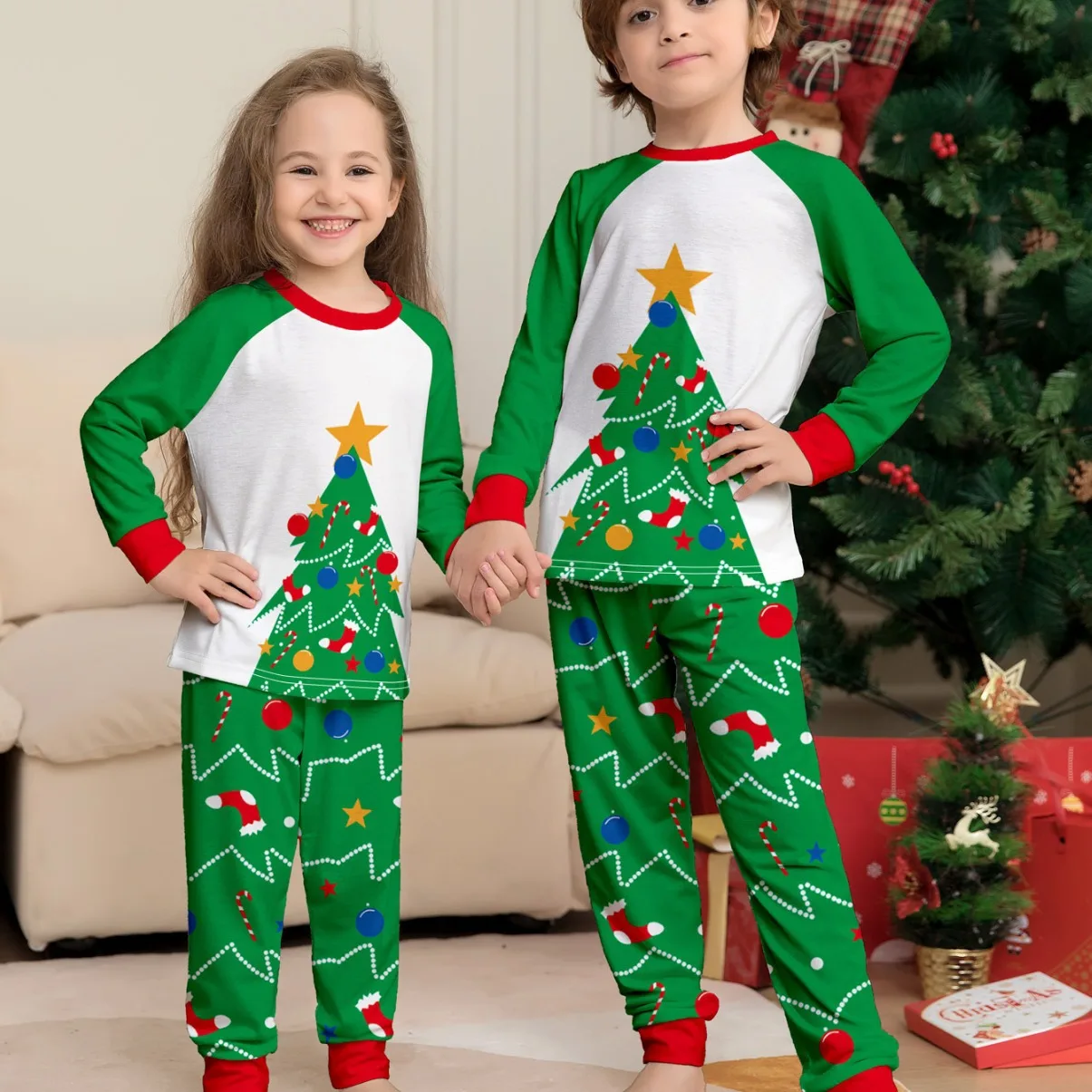 Europe  the United States Christmas family suit crew-neck long sleeve splicing Christmas elements green printed long sleeve suit