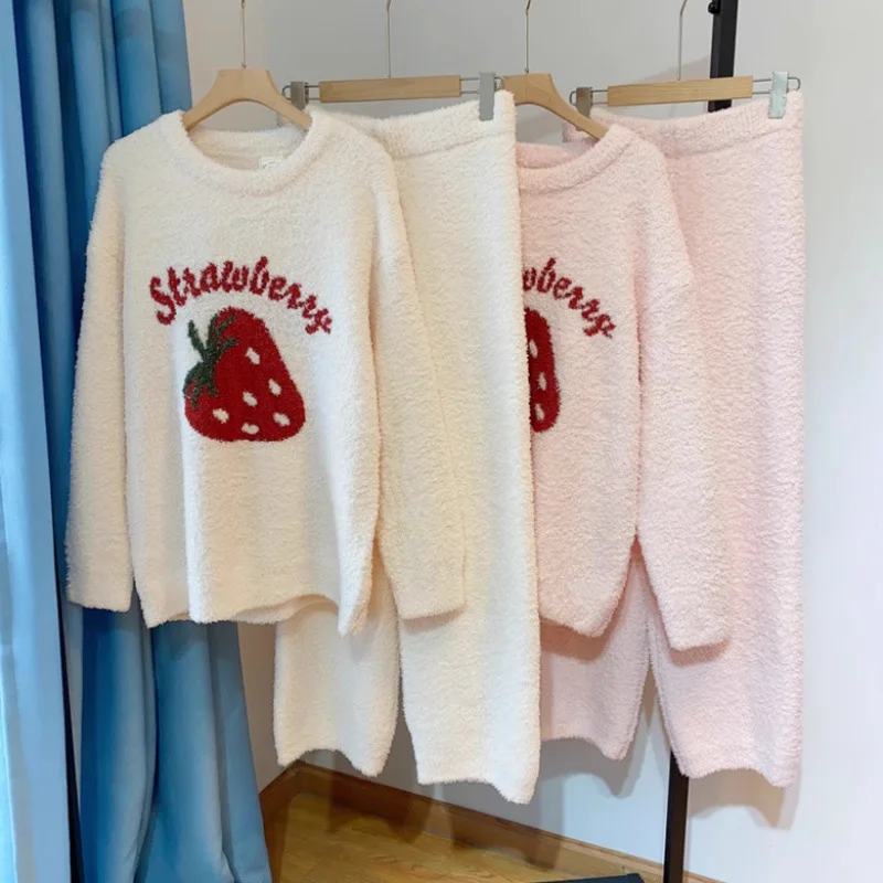 

Cute Strawberry Half Velvet Pajamas For Women's Long Sleeve Trousers Sets Coral Velvet Sleepwear Autumn Winter Home Clothes Suit