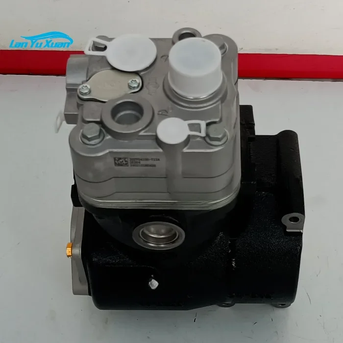 

Equipped with Howo T7 Shandeka MC13 engine air compressor, MAN machine air pump 202V54100-7134 original factory