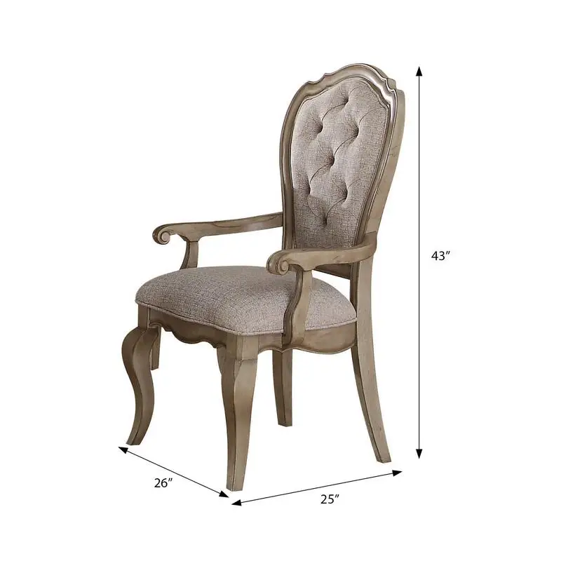 مجموعة من كرسيين بذراعين باللون البيج والرمادي العتيق مع أزرار تلمع