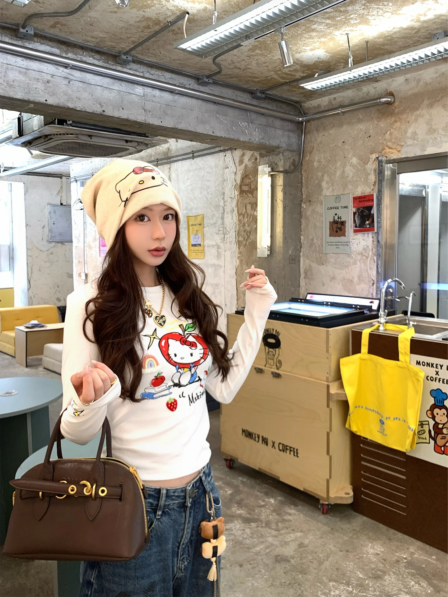 

Белая футболка Xueke с длинным рукавом для женщин: приятная к телу, повседневная, милая, для многослойных образов, утягивающая, тонкая.