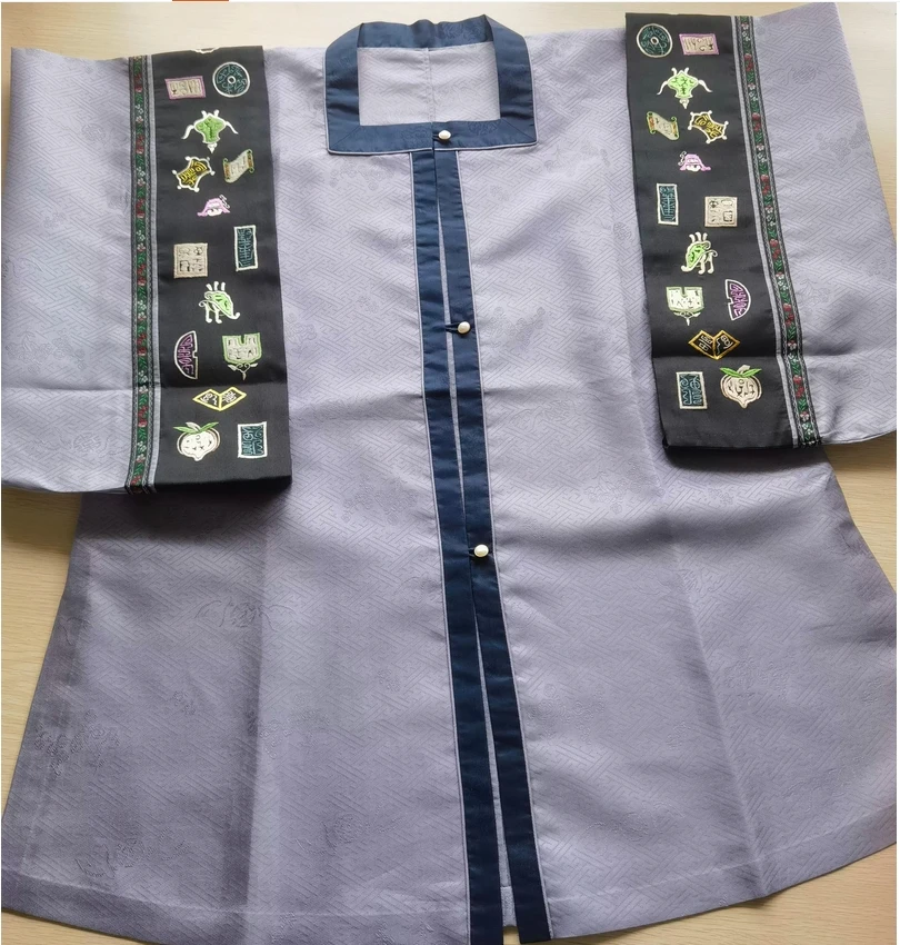 

Silk Chinese woven woven silk fabric, lightweight and breathable, can be worn as an outer layer, square collar, gray purple top